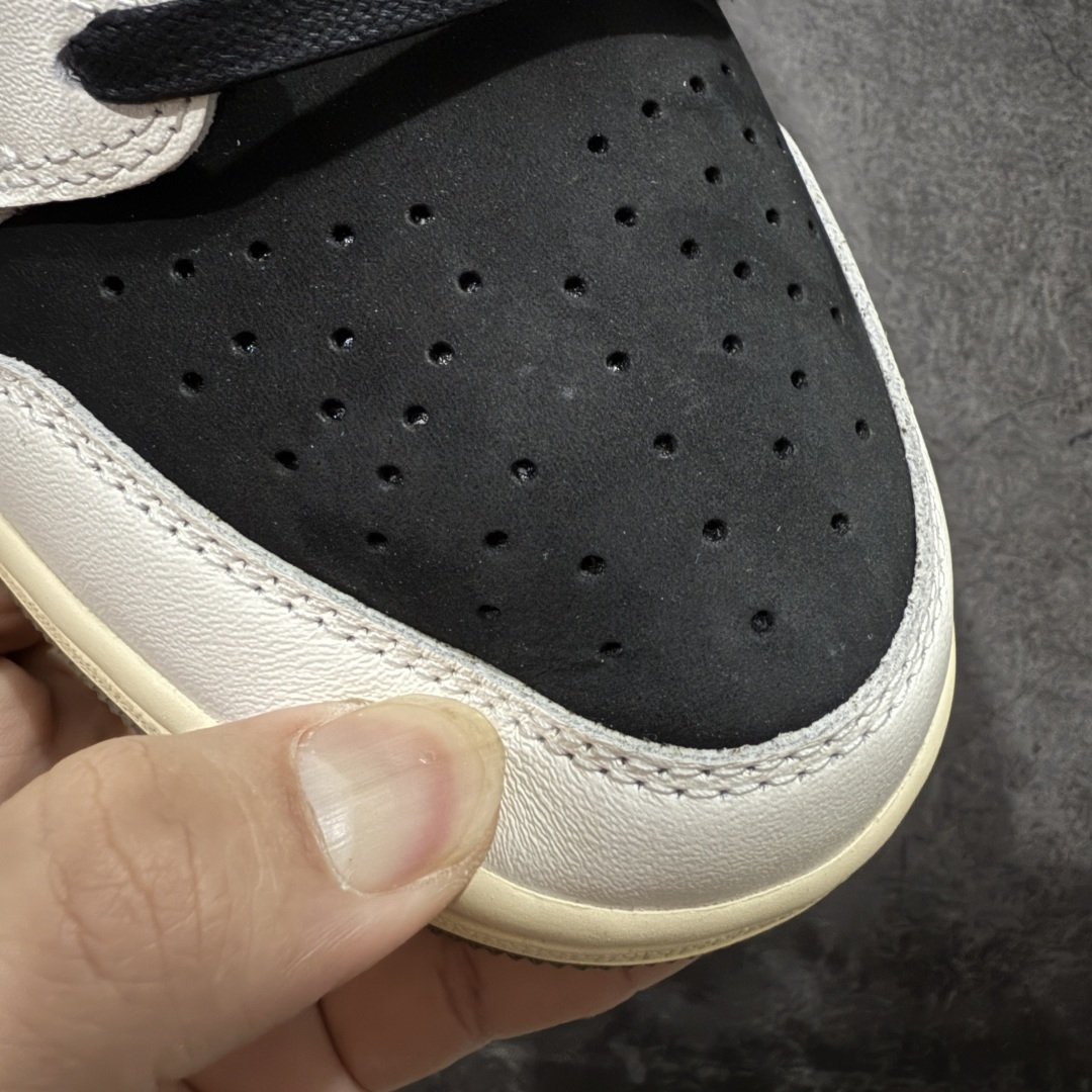 图片[5]-【原厂版】Air Jordan 1 x Travis Scott AJ1 x TS联名黑绿倒钩低帮 DZ4137-106 超级强悍品质 可对比市场各大纯原版本 专业aj大厂出品 对细节的把控毋庸置疑 材料也是用最接近原鞋的头层皮料 所有地方都没有做到减配 原厂鞋楦打造完美鞋型 整体鞋型以及后跟做的弧度做的非常好 鞋带为原厂打蜡鞋带 粗细程度同步原鞋 裁片清洁度到位 无明显瑕疵毛边 免修产品 正确针车 该重针 该有尖角的地方都有做到 鞋价格非常香 转手可闭眼卖高价 到手各位就知道货有多好 绝对秒杀一切同价格货品 尺码：36-47.5-选品中心