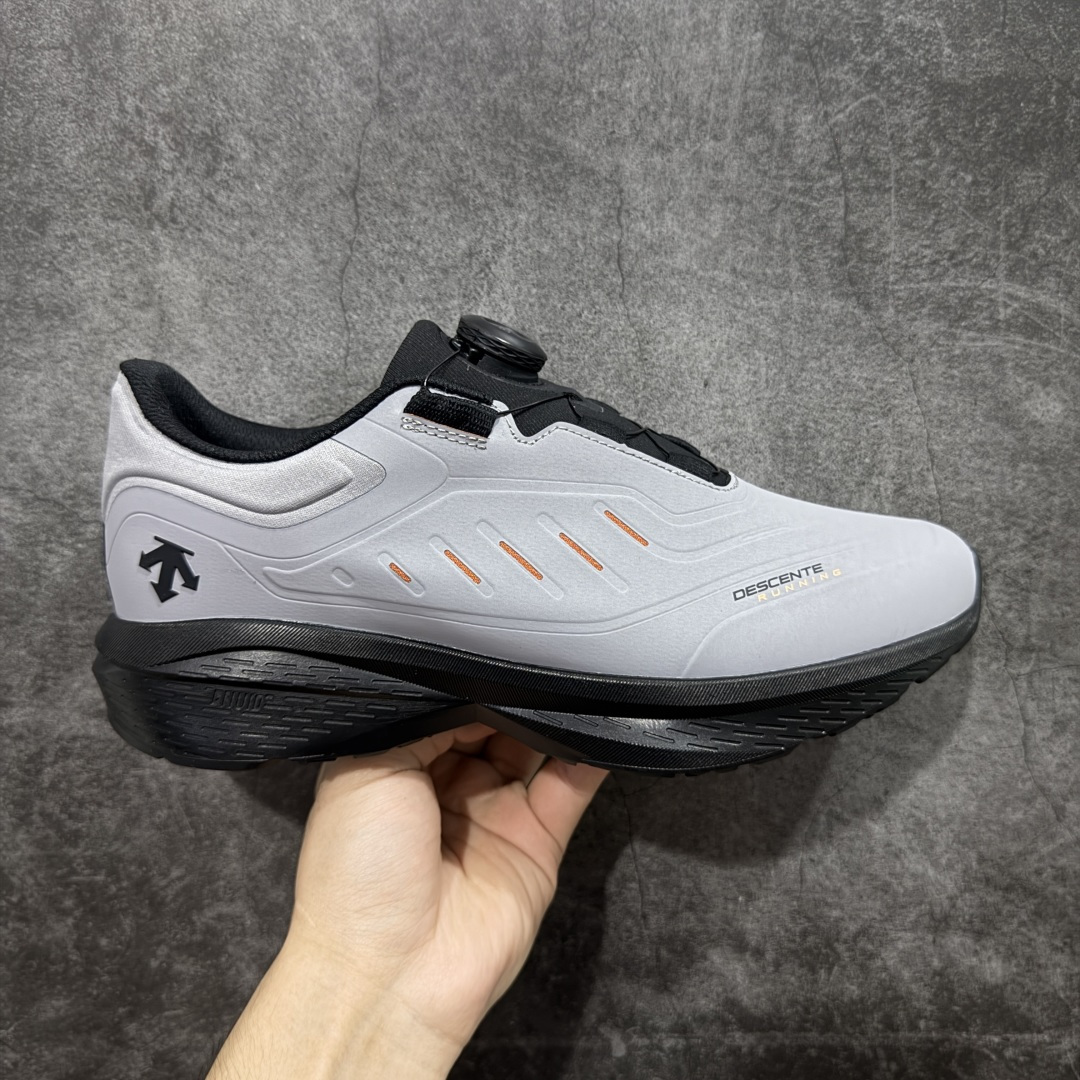 【莞产纯原】迪桑特DESCENTE RUNNING DFLUID流体鞋缓震BOA防水回弹支撑跑步鞋 男款 灰色 官方同步上架 适合技术路线单日徒步穿着 受到长途野外跑步鞋的启发 适合在变化的地形上进行快速轻快的徒步旅行穿着,舒适而有支撑性,使您充满信心。该设计与脚部融为一体,可最大限度地减少摩擦 尺码:39-45-选品中心