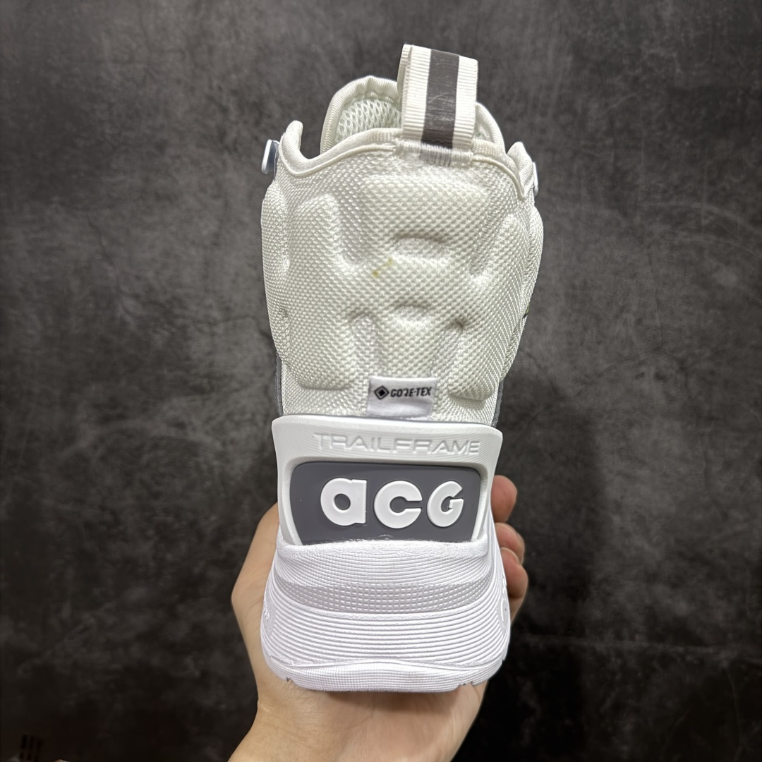 图片[4]-【公司级】Nike ACG GORE-TEX 防滑耐磨 户外高帮运动休闲鞋 这款鞋主打GORE-TEX科技，暴雨天等不良天气也能轻松应对，还配了Air Zoom气垫，踩上去软弹舒适。 鞋底纹路超深，防滑抓地力强，山地石子路都稳得很，户外探险或者城市穿都超有型！ Nike ACG Air Zoom Gaiadome GORE-TEX 男子运动鞋可驾驭多种场合。此鞋款采用耐穿材料，结合 GORE-TEX 技术和经过精心调整的大号凸起底纹，可驾驭陡峭山坡。简而言之，无论是徒步、背包旅行或是简单的探索，这双鞋都能满足你。 货号：DD2858–100 尺码：36-47-选品中心