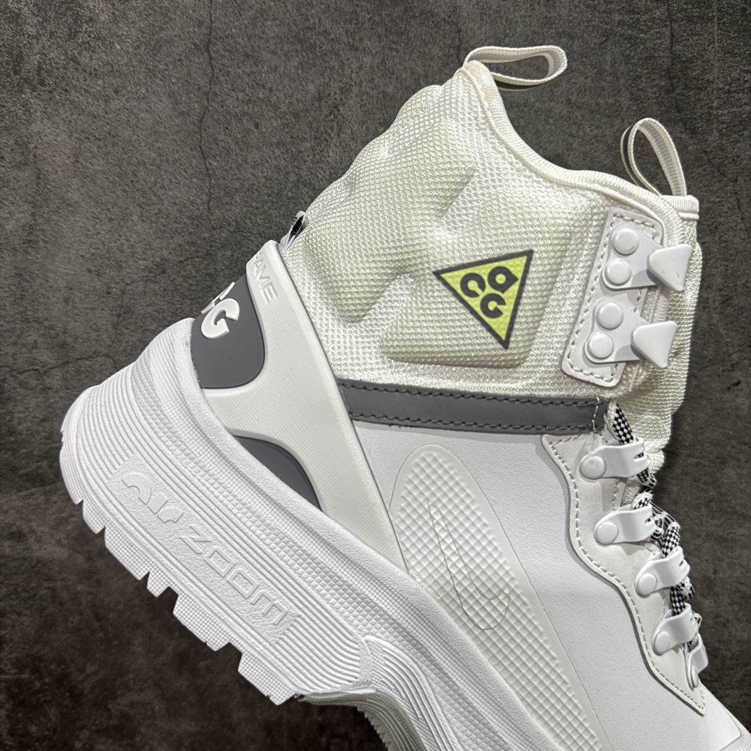 图片[7]-【公司级】Nike ACG GORE-TEX 防滑耐磨 户外高帮运动休闲鞋 这款鞋主打GORE-TEX科技，暴雨天等不良天气也能轻松应对，还配了Air Zoom气垫，踩上去软弹舒适。 鞋底纹路超深，防滑抓地力强，山地石子路都稳得很，户外探险或者城市穿都超有型！ Nike ACG Air Zoom Gaiadome GORE-TEX 男子运动鞋可驾驭多种场合。此鞋款采用耐穿材料，结合 GORE-TEX 技术和经过精心调整的大号凸起底纹，可驾驭陡峭山坡。简而言之，无论是徒步、背包旅行或是简单的探索，这双鞋都能满足你。 货号：DD2858–100 尺码：36-47-选品中心