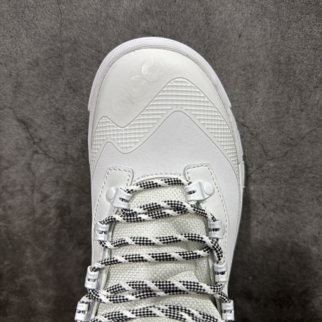 图片[5]-【公司级】Nike ACG GORE-TEX 防滑耐磨 户外高帮运动休闲鞋 这款鞋主打GORE-TEX科技，暴雨天等不良天气也能轻松应对，还配了Air Zoom气垫，踩上去软弹舒适。 鞋底纹路超深，防滑抓地力强，山地石子路都稳得很，户外探险或者城市穿都超有型！ Nike ACG Air Zoom Gaiadome GORE-TEX 男子运动鞋可驾驭多种场合。此鞋款采用耐穿材料，结合 GORE-TEX 技术和经过精心调整的大号凸起底纹，可驾驭陡峭山坡。简而言之，无论是徒步、背包旅行或是简单的探索，这双鞋都能满足你。 货号：DD2858–100 尺码：36-47-选品中心