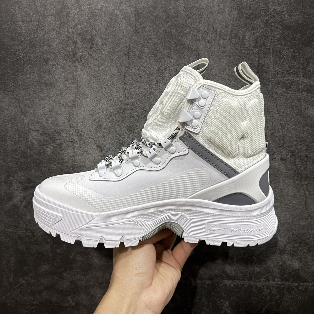 图片[2]-【公司级】Nike ACG GORE-TEX 防滑耐磨 户外高帮运动休闲鞋 这款鞋主打GORE-TEX科技，暴雨天等不良天气也能轻松应对，还配了Air Zoom气垫，踩上去软弹舒适。 鞋底纹路超深，防滑抓地力强，山地石子路都稳得很，户外探险或者城市穿都超有型！ Nike ACG Air Zoom Gaiadome GORE-TEX 男子运动鞋可驾驭多种场合。此鞋款采用耐穿材料，结合 GORE-TEX 技术和经过精心调整的大号凸起底纹，可驾驭陡峭山坡。简而言之，无论是徒步、背包旅行或是简单的探索，这双鞋都能满足你。 货号：DD2858–100 尺码：36-47-选品中心