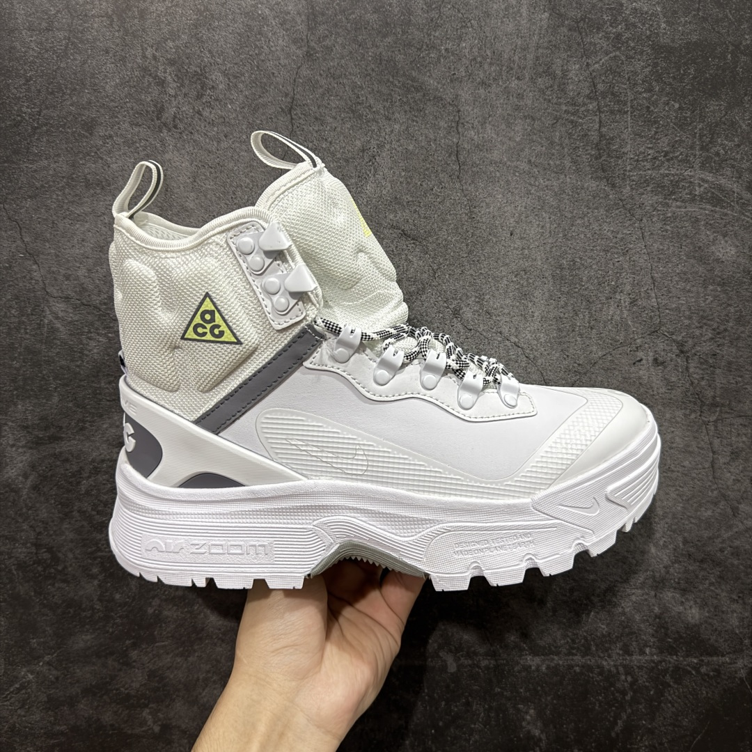 【公司级】Nike ACG GORE-TEX 防滑耐磨 户外高帮运动休闲鞋 这款鞋主打GORE-TEX科技，暴雨天等不良天气也能轻松应对，还配了Air Zoom气垫，踩上去软弹舒适。 鞋底纹路超深，防滑抓地力强，山地石子路都稳得很，户外探险或者城市穿都超有型！ Nike ACG Air Zoom Gaiadome GORE-TEX 男子运动鞋可驾驭多种场合。此鞋款采用耐穿材料，结合 GORE-TEX 技术和经过精心调整的大号凸起底纹，可驾驭陡峭山坡。简而言之，无论是徒步、背包旅行或是简单的探索，这双鞋都能满足你。 货号：DD2858–100 尺码：36-47-选品中心