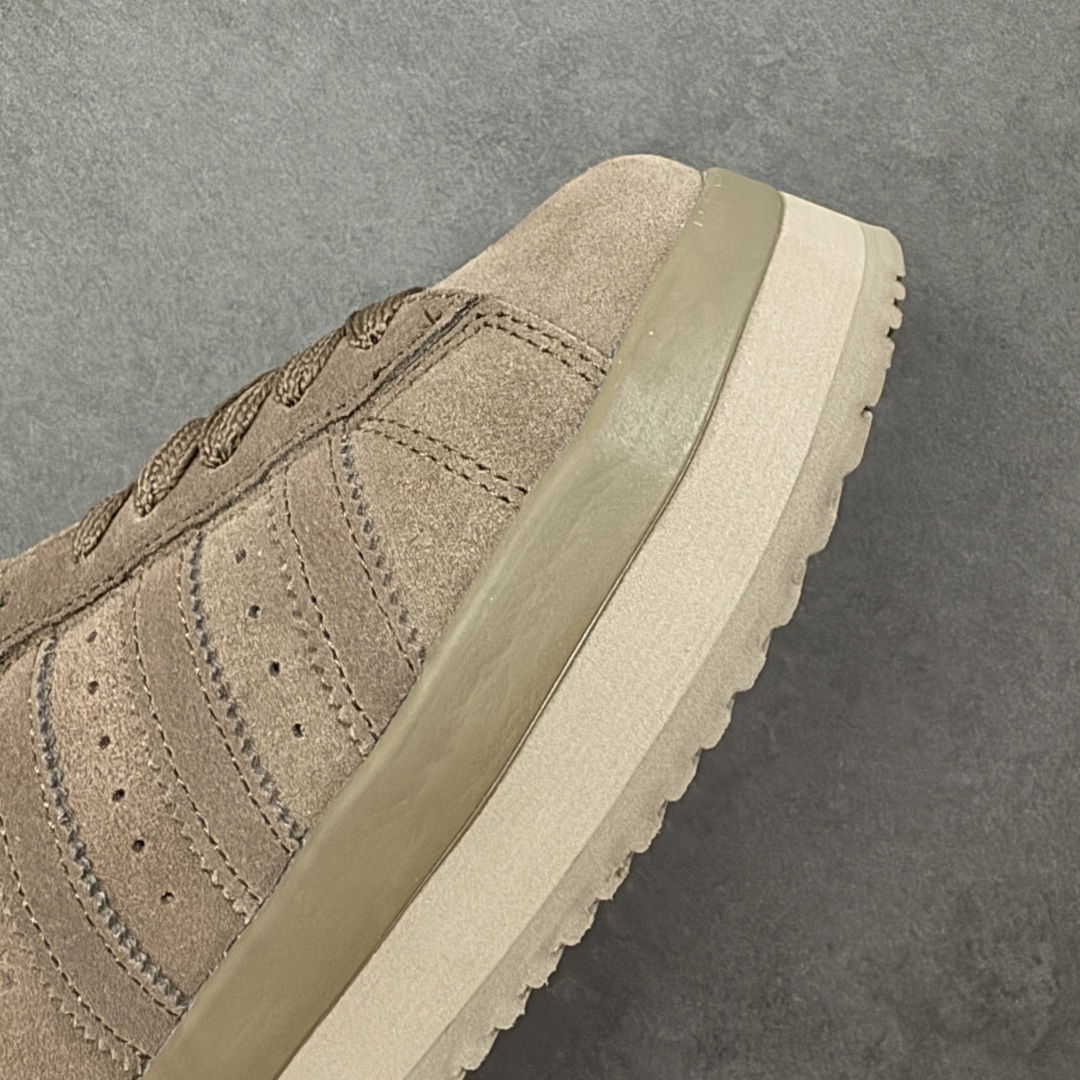 图片[5]-【公司级】Adidas Originals Campus 00S WTR LO系列 阿迪达斯 面包风时尚潮流包头拖鞋 秋冬加绒款 保有原型设计中经典的三叶草LOGO及三条纹设计的同时 放大了整体鞋身 鞋带和三条纹比例 同时鞋身填充棉部分用料扎实 较为厚重 这也使得鞋舌部分不会轻易移位或弯折 同时鞋面切割与走线部分处理十分精细 皮面拼接部分边缘切割也十分整洁 保证了个性化设计的同时做工细致 货号：JR3731 尺码：36-45半码-选品中心