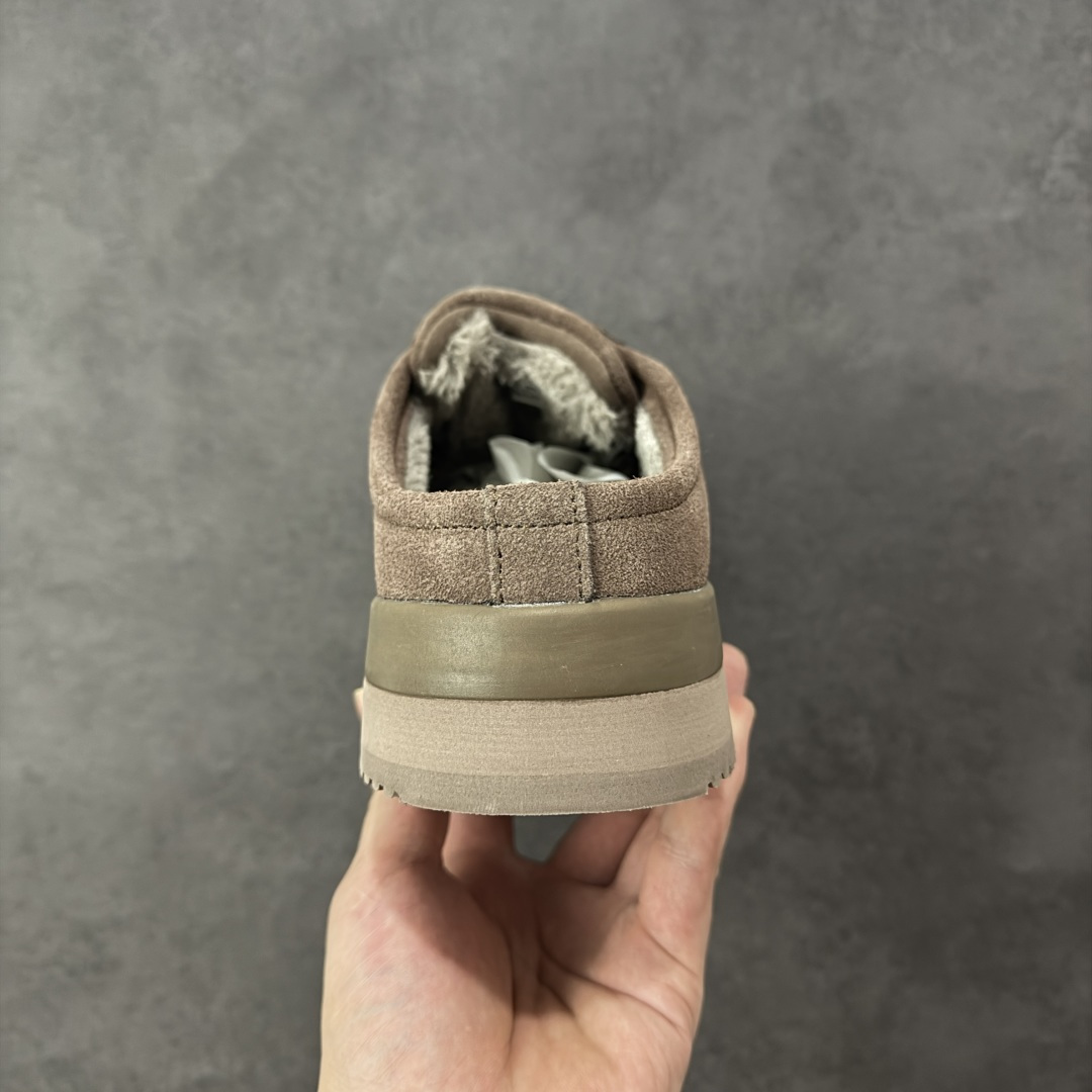 图片[4]-【公司级】Adidas Originals Campus 00S WTR LO系列 阿迪达斯 面包风时尚潮流包头拖鞋 秋冬加绒款 保有原型设计中经典的三叶草LOGO及三条纹设计的同时 放大了整体鞋身 鞋带和三条纹比例 同时鞋身填充棉部分用料扎实 较为厚重 这也使得鞋舌部分不会轻易移位或弯折 同时鞋面切割与走线部分处理十分精细 皮面拼接部分边缘切割也十分整洁 保证了个性化设计的同时做工细致 货号：JR3731 尺码：36-45半码-选品中心