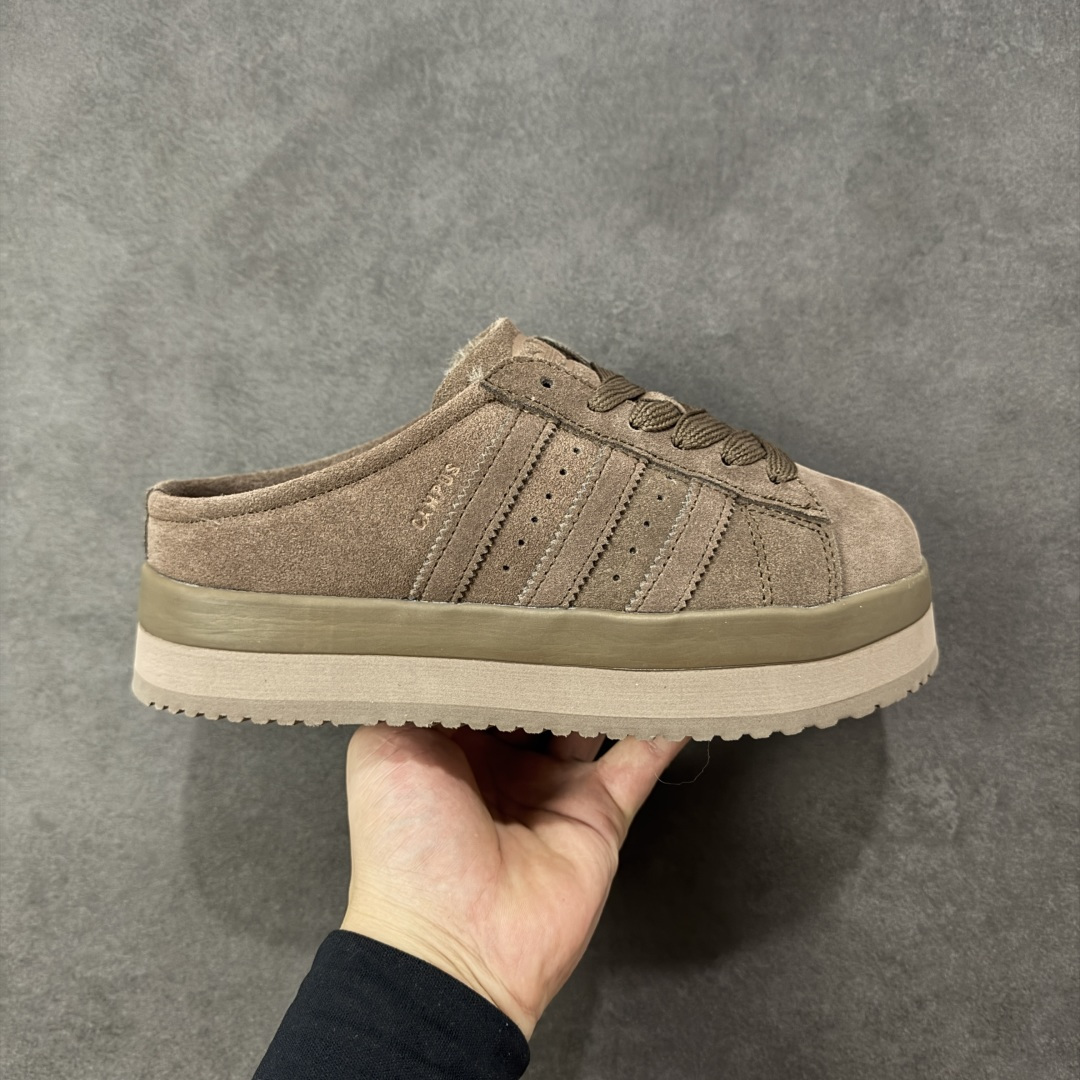 【公司级】Adidas Originals Campus 00S WTR LO系列 阿迪达斯 面包风时尚潮流包头拖鞋 秋冬加绒款 保有原型设计中经典的三叶草LOGO及三条纹设计的同时 放大了整体鞋身 鞋带和三条纹比例 同时鞋身填充棉部分用料扎实 较为厚重 这也使得鞋舌部分不会轻易移位或弯折 同时鞋面切割与走线部分处理十分精细 皮面拼接部分边缘切割也十分整洁 保证了个性化设计的同时做工细致 货号：JR3731 尺码：36-45半码-选品中心