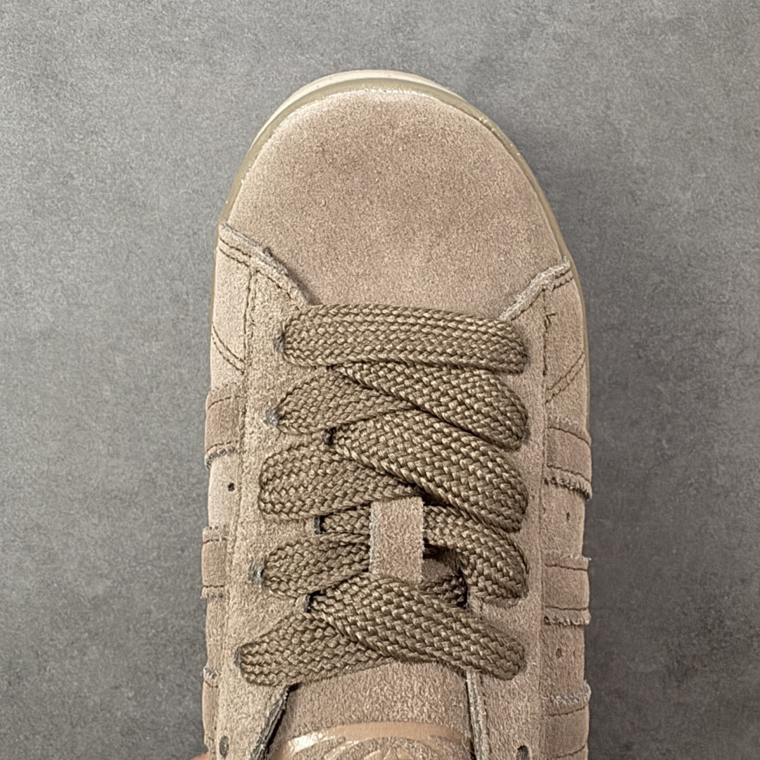 图片[8]-【公司级】Adidas Originals Campus 00S WTR LO系列 阿迪达斯 面包风时尚潮流包头拖鞋 秋冬加绒款 保有原型设计中经典的三叶草LOGO及三条纹设计的同时 放大了整体鞋身 鞋带和三条纹比例 同时鞋身填充棉部分用料扎实 较为厚重 这也使得鞋舌部分不会轻易移位或弯折 同时鞋面切割与走线部分处理十分精细 皮面拼接部分边缘切割也十分整洁 保证了个性化设计的同时做工细致 货号：JR3731 尺码：36-45半码-选品中心