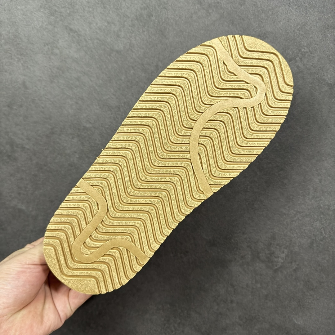 图片[9]-【公司级】Adidas Originals Campus 00S WTR LO系列 阿迪达斯 面包风时尚潮流包头拖鞋 秋冬加绒款 保有原型设计中经典的三叶草LOGO及三条纹设计的同时 放大了整体鞋身 鞋带和三条纹比例 同时鞋身填充棉部分用料扎实 较为厚重 这也使得鞋舌部分不会轻易移位或弯折 同时鞋面切割与走线部分处理十分精细 皮面拼接部分边缘切割也十分整洁 保证了个性化设计的同时做工细致 货号：JR3238 尺码：36-40半码-选品中心