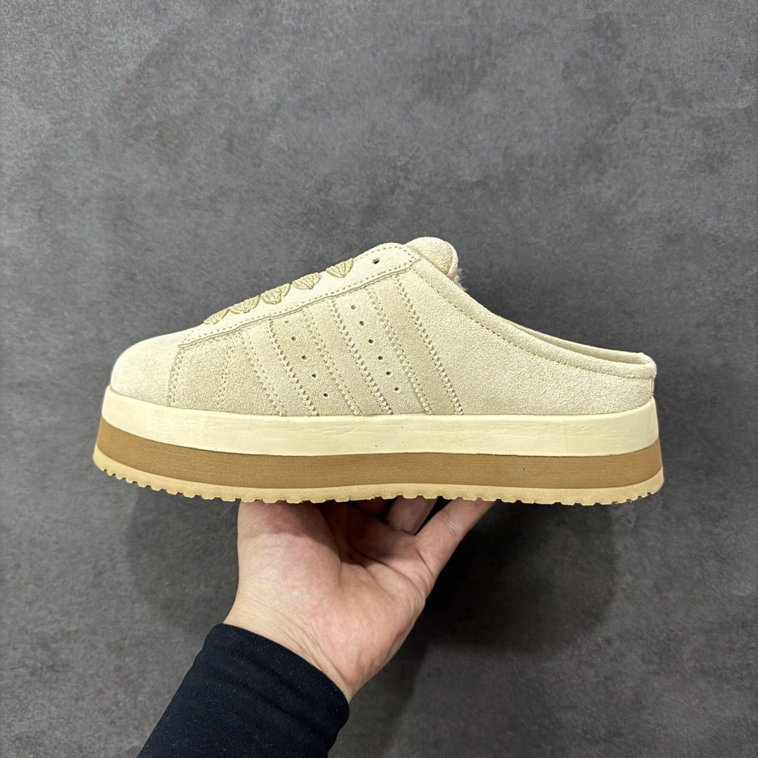 图片[2]-【公司级】Adidas Originals Campus 00S WTR LO系列 阿迪达斯 面包风时尚潮流包头拖鞋 秋冬加绒款 保有原型设计中经典的三叶草LOGO及三条纹设计的同时 放大了整体鞋身 鞋带和三条纹比例 同时鞋身填充棉部分用料扎实 较为厚重 这也使得鞋舌部分不会轻易移位或弯折 同时鞋面切割与走线部分处理十分精细 皮面拼接部分边缘切割也十分整洁 保证了个性化设计的同时做工细致 货号：JR3732 尺码：36-45半码-选品中心