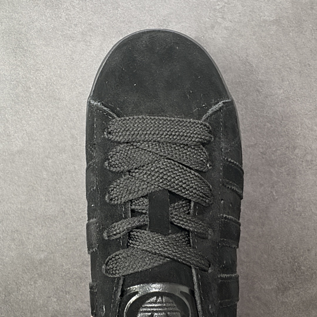 图片[8]-【公司级】Adidas Originals Campus 00S WTR LO系列 阿迪达斯 面包风时尚潮流包头拖鞋 秋冬加绒款 保有原型设计中经典的三叶草LOGO及三条纹设计的同时 放大了整体鞋身 鞋带和三条纹比例 同时鞋身填充棉部分用料扎实 较为厚重 这也使得鞋舌部分不会轻易移位或弯折 同时鞋面切割与走线部分处理十分精细 皮面拼接部分边缘切割也十分整洁 保证了个性化设计的同时做工细致 货号：JR3733 尺码：36-45半码-选品中心