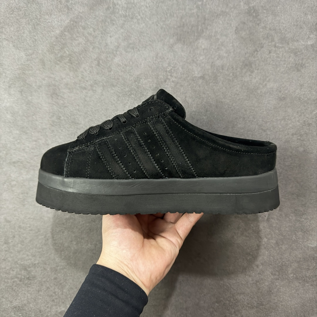 图片[2]-【公司级】Adidas Originals Campus 00S WTR LO系列 阿迪达斯 面包风时尚潮流包头拖鞋 秋冬加绒款 保有原型设计中经典的三叶草LOGO及三条纹设计的同时 放大了整体鞋身 鞋带和三条纹比例 同时鞋身填充棉部分用料扎实 较为厚重 这也使得鞋舌部分不会轻易移位或弯折 同时鞋面切割与走线部分处理十分精细 皮面拼接部分边缘切割也十分整洁 保证了个性化设计的同时做工细致 货号：JR3733 尺码：36-45半码-选品中心