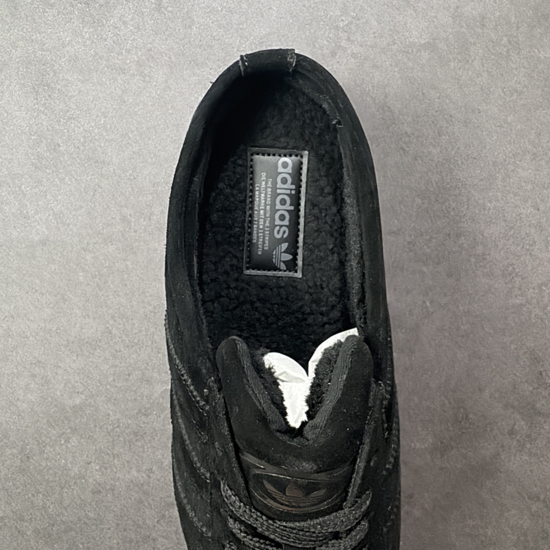 图片[7]-【公司级】Adidas Originals Campus 00S WTR LO系列 阿迪达斯 面包风时尚潮流包头拖鞋 秋冬加绒款 保有原型设计中经典的三叶草LOGO及三条纹设计的同时 放大了整体鞋身 鞋带和三条纹比例 同时鞋身填充棉部分用料扎实 较为厚重 这也使得鞋舌部分不会轻易移位或弯折 同时鞋面切割与走线部分处理十分精细 皮面拼接部分边缘切割也十分整洁 保证了个性化设计的同时做工细致 货号：JR3733 尺码：36-45半码-选品中心