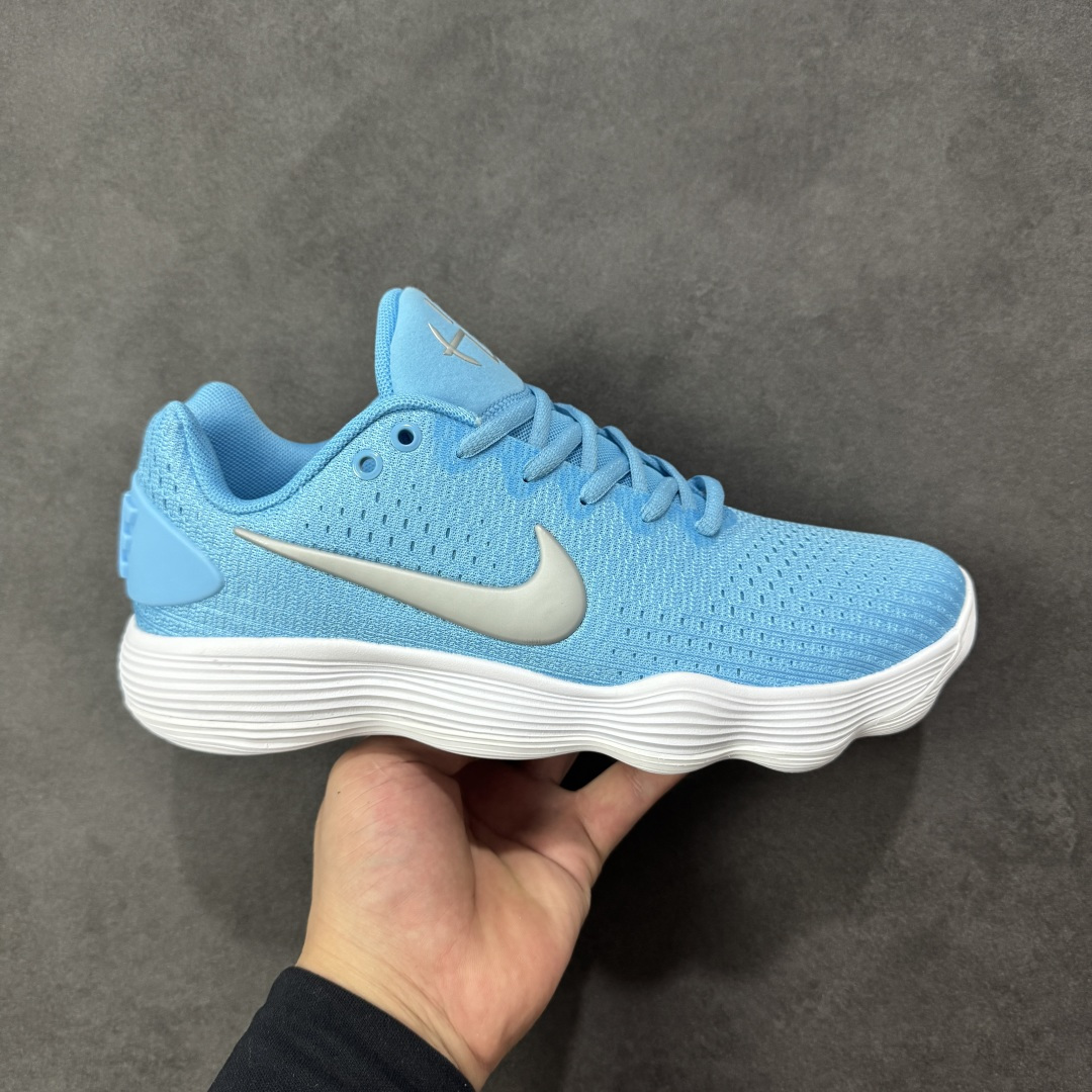 【公司级】Nike Hyperdunk 2017 篮球鞋 采用了EM工程面料打造,而鞋底全掌react缓震方案,鞋面除了网面设计,穿着感受和实战性能都不错。 货号:897807-401 尺码:36-46-选品中心