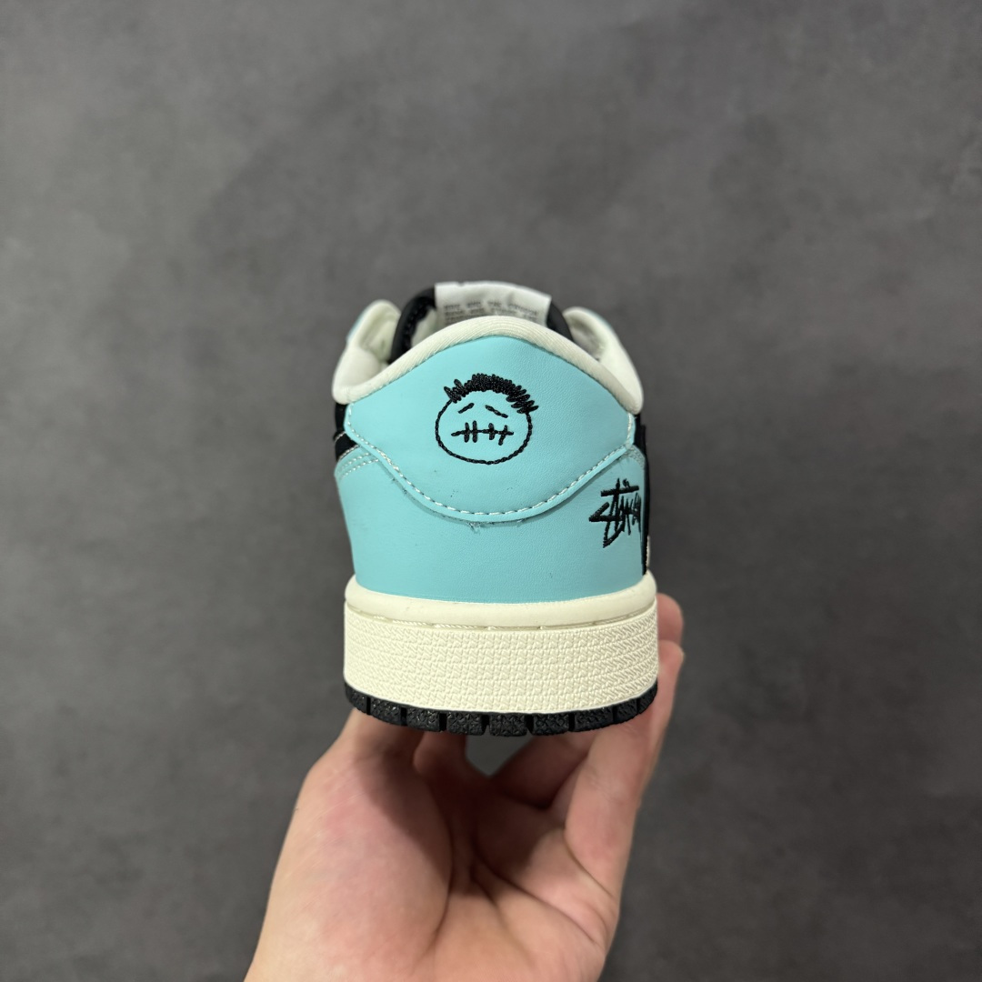 图片[4]-【定制版】Travis Scott x Jordan 1 Low “斯图西联名——台球黑蓝鬼脸” 高端定制 乔丹倒勾低帮休闲板鞋 大厂纯原品质出货 纯正版型 定制鞋盒 皮料切割干净无任何毛边 细节完美 超高清洁度 货号：DD7866-103 尺码：36 36.5 37.5 38 38.5 39 40 40.5 41 42 42.5 43 44 44.5 45-选品中心