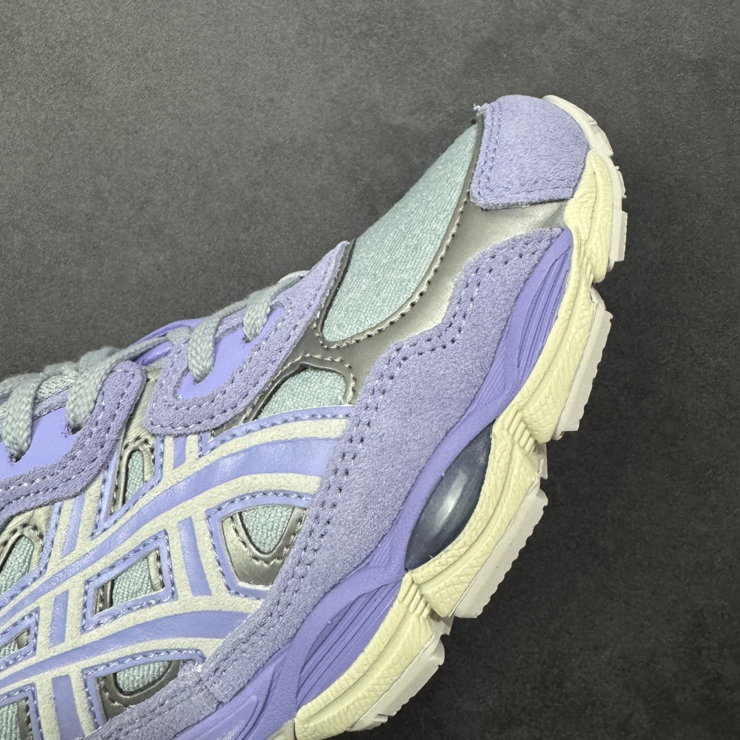 图片[5]-【公司级】Asics Gel-NYC复古单品 亚瑟士ASICSTIGER秋季新款休闲鞋 厚底街头运动休闲鞋 ASICS亚瑟士推出全新GEL-NYC，彰显纽约都市活力 这次的新系列融入了多个版本GEL的经典设计风格，广受好评。其设计灵感来源于GEL-NIMBUS 3,GEL-MC PLUS V 和 GEL-CUMULUS 16 这些往日经典鞋款。GEL-NYC使用GEL-CUMULUS 16鞋款的鞋楦设计,展现了独特的现代化美学。鞋底采用了轻质发泡材料,并在后跟和前掌处采用了ASICS亚瑟士核心科技——GEL缓震胶,赋予鞋款强大的缓冲性能,提供了更柔软舒适的穿着体验。而在原有设计的启发之上,此次鞋款采用更贴合当今潮流趋势的材料和创新技术,展现出纽约充满活力的都市精神。 尺码：36-45-选品中心