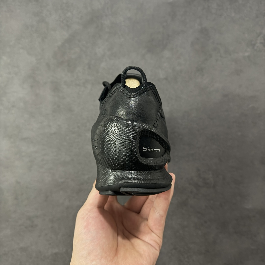 图片[4]-【头层升级版】ECCO爱步男鞋德训鞋秋 ecco爱步 Biom 2.2 牛皮 户外运动 健步 轻盈舒适 减震耐磨 低帮 登山鞋/徒步鞋 男款 柔酷零点系列 重塑德训经典轮廓，简约而不失格调 轻松切换不同生活场景的搭配需求 不易挤脚复古经典百搭 全皮革内里系统，从内衬到鞋垫，全皮革覆盖的贴心设计，如第二层肌肤般温柔承托双脚 三重舒适 轻盈大底搭载爱步独有科技 简约系带设计 可自由调节松紧 一体成型贴合脚部，轻弹缓震运动时自带缓冲buff 引领街头风向 尺码：39 40 41 42 43 44 编码：XYB330340-选品中心