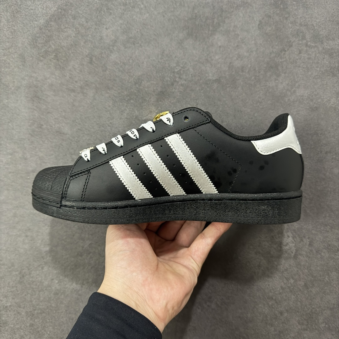 图片[2]-【正确版】Adidas Originals Superstar 2025全新版本 贝壳头官方同步 渠道正品订单 诠释市场最高工艺水平 贝壳头经典小白板鞋 专柜上架同步配色 全鞋进口头层皮料打造。区别市面普通真标版本，进出专柜无压力 货号：JI0079 尺码：35-44-选品中心