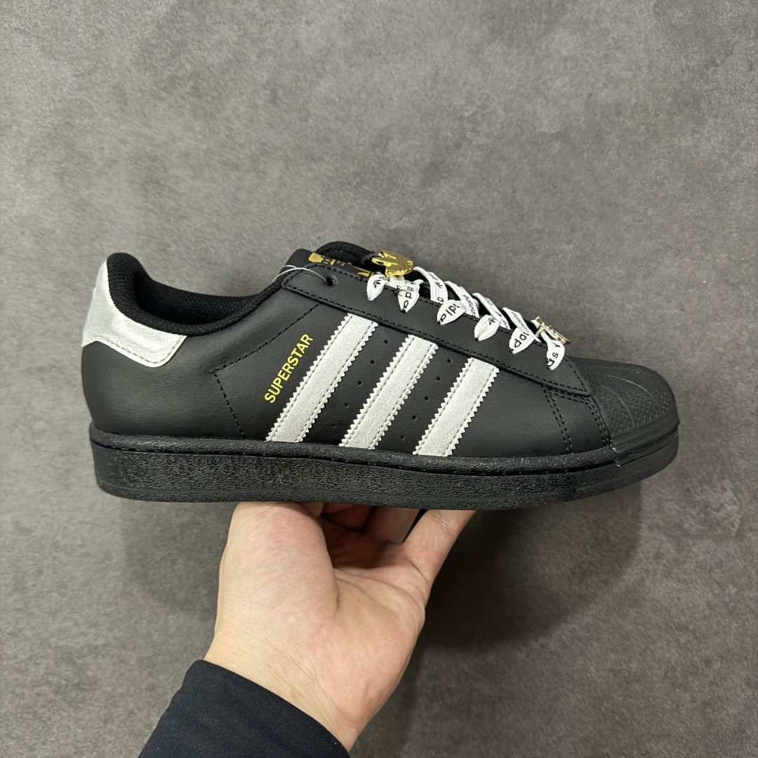 【正确版】Adidas Originals Superstar 2025全新版本 贝壳头官方同步 渠道正品订单 诠释市场最高工艺水平 贝壳头经典小白板鞋 专柜上架同步配色 全鞋进口头层皮料打造。区别市面普通真标版本,进出专柜无压力 货号:JI0079 尺码:35-44-选品中心