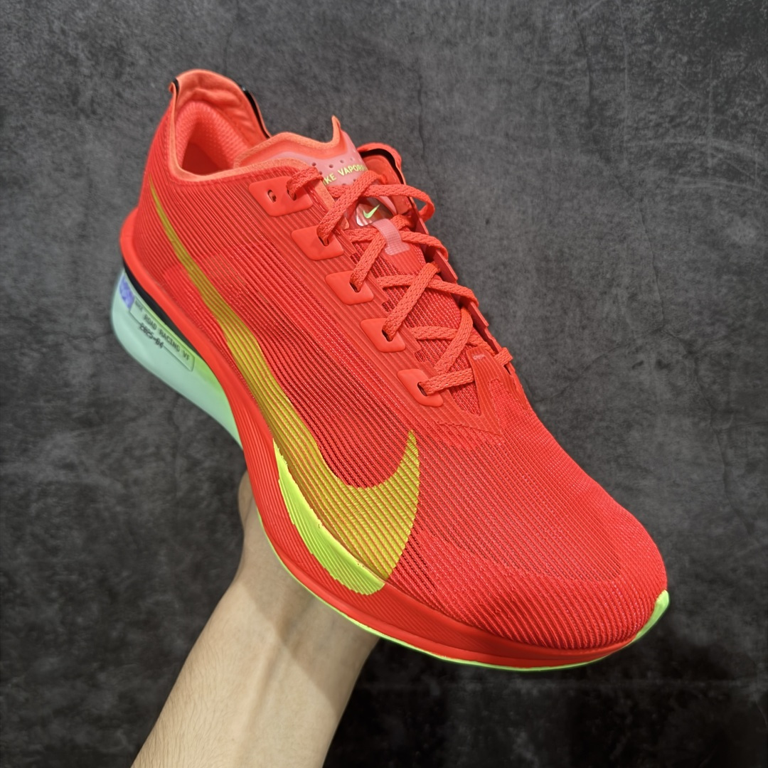 图片[3]-【XE纯原版】Nike ZoomX Vaporfly NEXT%4 减震马拉松跑步鞋 HF6414-600 全掌真碳板 原楦原纸版数据开发  目前市场最强品质 原版购入开发 原版定制网纱鞋面 分体式组合大底 中间层夹心全掌抗扭碳板 下层一次ReactX泡棉 区别市场一体底 超高质检清洁度 一切材质配件均与原版一致 原楦原纸板开发 匹配原版98%以上 完美弧度版型 原厂鞋标 立体反光鞋盒标 高端玩家必推版本 高价零售必推版本 欢迎对比市面任意版本‼️ 这双鞋简直是时尚与科技的完美融合，质感爆棚，搭配超亮眼的银色大勾子，瞬间成为街头焦点。不仅颜值在线，缓震性能更是一绝 不管是日常出街还是慢跑锻炼，都能给双脚极致舒适体验。  码数超全，36- 46 码任你选！别犹豫啦，穿上它，轻松走出潮流范，开启你的时尚运动新旅程 码段：36-46-选品中心