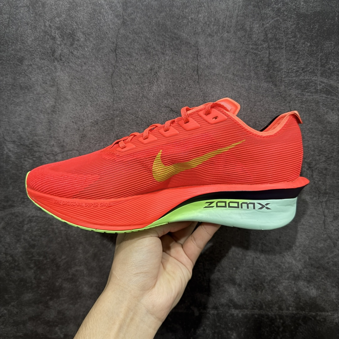 图片[2]-【XE纯原版】Nike ZoomX Vaporfly NEXT%4 减震马拉松跑步鞋 HF6414-600 全掌真碳板 原楦原纸版数据开发  目前市场最强品质 原版购入开发 原版定制网纱鞋面 分体式组合大底 中间层夹心全掌抗扭碳板 下层一次ReactX泡棉 区别市场一体底 超高质检清洁度 一切材质配件均与原版一致 原楦原纸板开发 匹配原版98%以上 完美弧度版型 原厂鞋标 立体反光鞋盒标 高端玩家必推版本 高价零售必推版本 欢迎对比市面任意版本‼️ 这双鞋简直是时尚与科技的完美融合，质感爆棚，搭配超亮眼的银色大勾子，瞬间成为街头焦点。不仅颜值在线，缓震性能更是一绝 不管是日常出街还是慢跑锻炼，都能给双脚极致舒适体验。  码数超全，36- 46 码任你选！别犹豫啦，穿上它，轻松走出潮流范，开启你的时尚运动新旅程 码段：36-46-选品中心