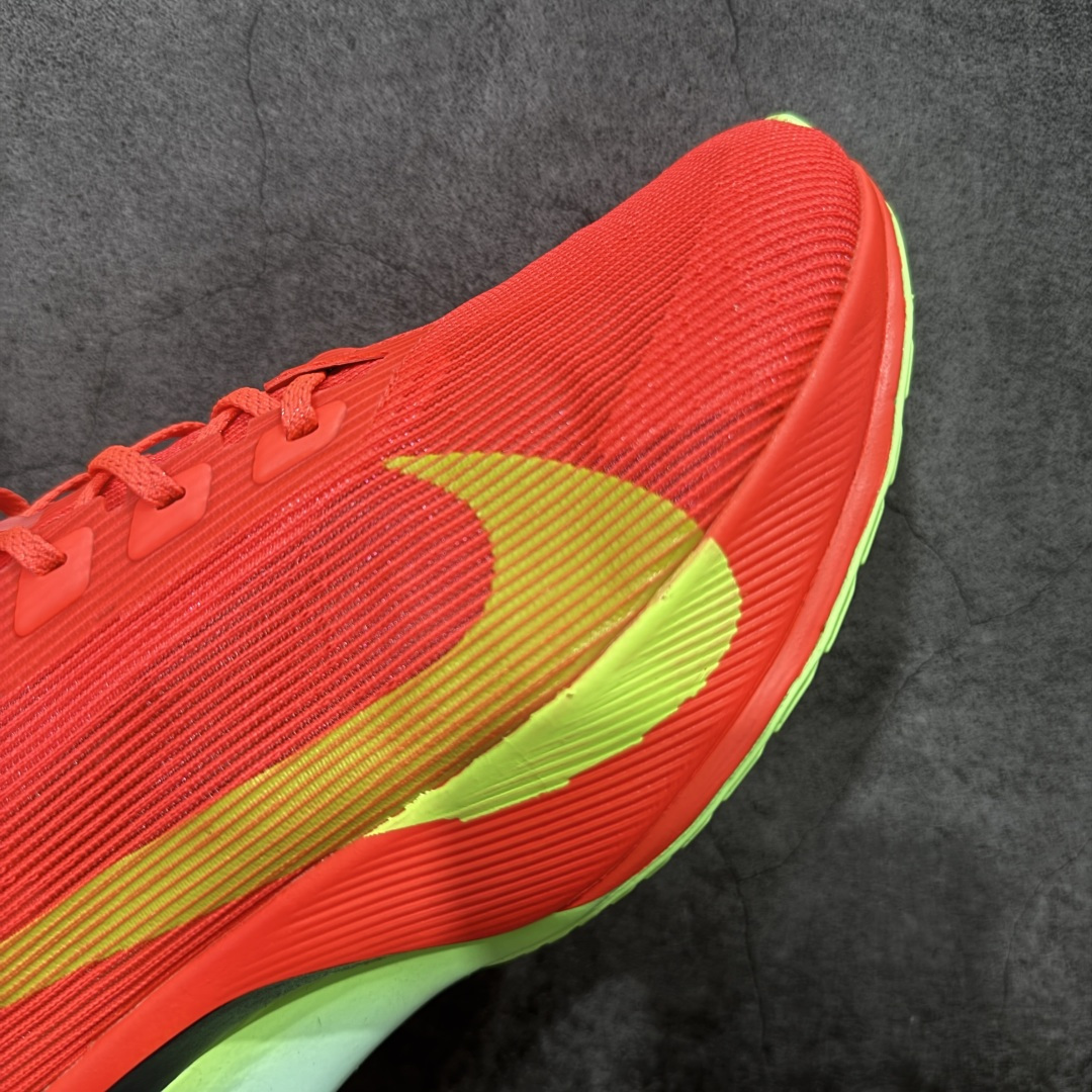 图片[6]-【XE纯原版】Nike ZoomX Vaporfly NEXT%4 减震马拉松跑步鞋 HF6414-600 全掌真碳板 原楦原纸版数据开发  目前市场最强品质 原版购入开发 原版定制网纱鞋面 分体式组合大底 中间层夹心全掌抗扭碳板 下层一次ReactX泡棉 区别市场一体底 超高质检清洁度 一切材质配件均与原版一致 原楦原纸板开发 匹配原版98%以上 完美弧度版型 原厂鞋标 立体反光鞋盒标 高端玩家必推版本 高价零售必推版本 欢迎对比市面任意版本‼️ 这双鞋简直是时尚与科技的完美融合，质感爆棚，搭配超亮眼的银色大勾子，瞬间成为街头焦点。不仅颜值在线，缓震性能更是一绝 不管是日常出街还是慢跑锻炼，都能给双脚极致舒适体验。  码数超全，36- 46 码任你选！别犹豫啦，穿上它，轻松走出潮流范，开启你的时尚运动新旅程 码段：36-46-选品中心