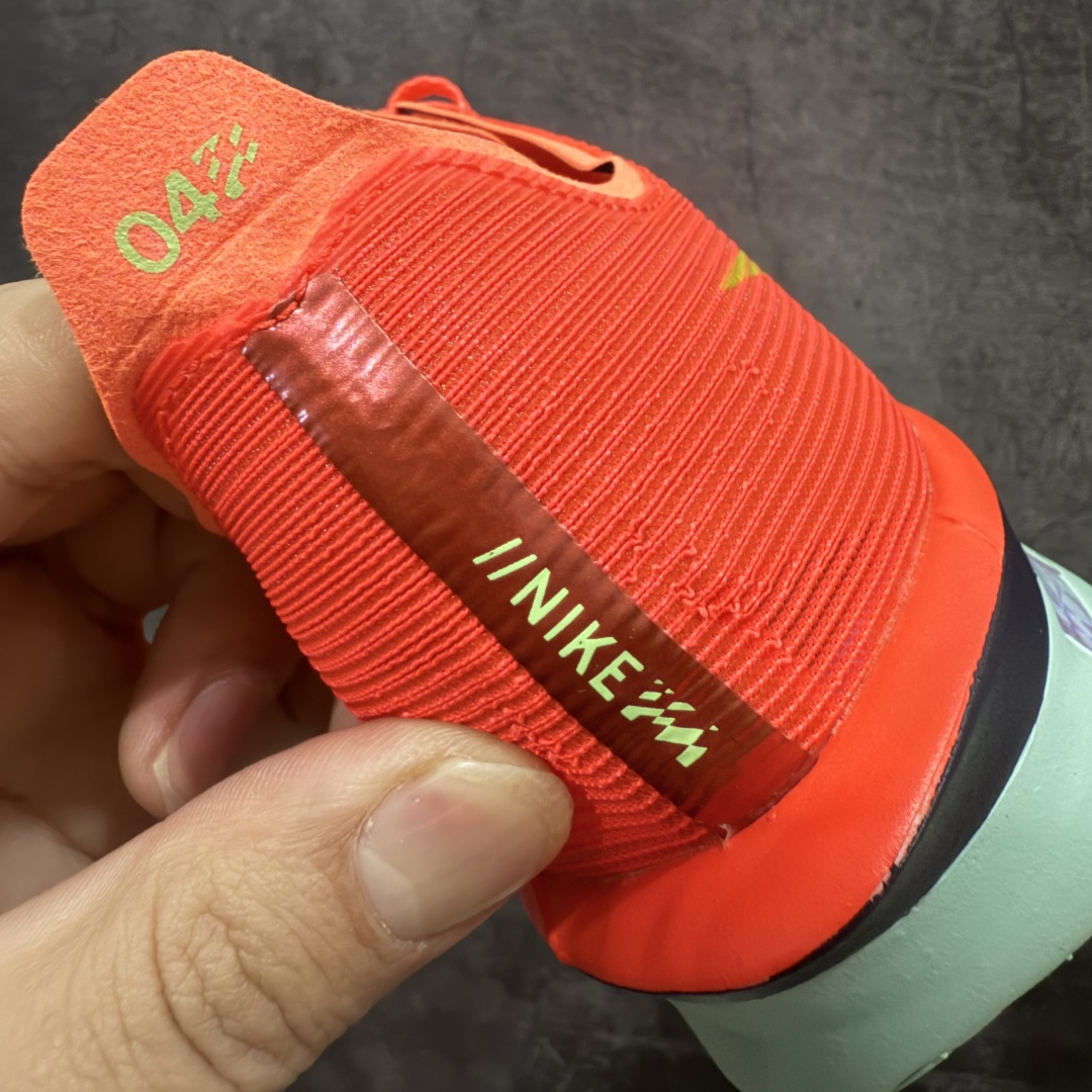 图片[2]-【XE纯原版】Nike ZoomX Vaporfly NEXT%4 减震马拉松跑步鞋 HF6414-600 全掌真碳板 原楦原纸版数据开发  目前市场最强品质 原版购入开发 原版定制网纱鞋面 分体式组合大底 中间层夹心全掌抗扭碳板 下层一次ReactX泡棉 区别市场一体底 超高质检清洁度 一切材质配件均与原版一致 原楦原纸板开发 匹配原版98%以上 完美弧度版型 原厂鞋标 立体反光鞋盒标 高端玩家必推版本 高价零售必推版本 欢迎对比市面任意版本‼️ 这双鞋简直是时尚与科技的完美融合，质感爆棚，搭配超亮眼的银色大勾子，瞬间成为街头焦点。不仅颜值在线，缓震性能更是一绝 不管是日常出街还是慢跑锻炼，都能给双脚极致舒适体验。  码数超全，36- 46 码任你选！别犹豫啦，穿上它，轻松走出潮流范，开启你的时尚运动新旅程 码段：36-46-选品中心