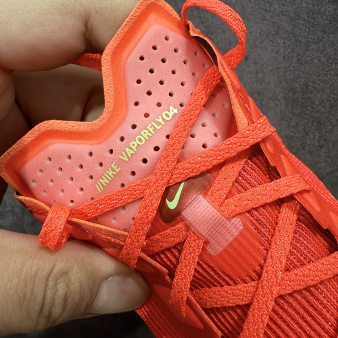 图片[5]-【XE纯原版】Nike ZoomX Vaporfly NEXT%4 减震马拉松跑步鞋 HF6414-600 全掌真碳板 原楦原纸版数据开发  目前市场最强品质 原版购入开发 原版定制网纱鞋面 分体式组合大底 中间层夹心全掌抗扭碳板 下层一次ReactX泡棉 区别市场一体底 超高质检清洁度 一切材质配件均与原版一致 原楦原纸板开发 匹配原版98%以上 完美弧度版型 原厂鞋标 立体反光鞋盒标 高端玩家必推版本 高价零售必推版本 欢迎对比市面任意版本‼️ 这双鞋简直是时尚与科技的完美融合，质感爆棚，搭配超亮眼的银色大勾子，瞬间成为街头焦点。不仅颜值在线，缓震性能更是一绝 不管是日常出街还是慢跑锻炼，都能给双脚极致舒适体验。  码数超全，36- 46 码任你选！别犹豫啦，穿上它，轻松走出潮流范，开启你的时尚运动新旅程 码段：36-46-选品中心