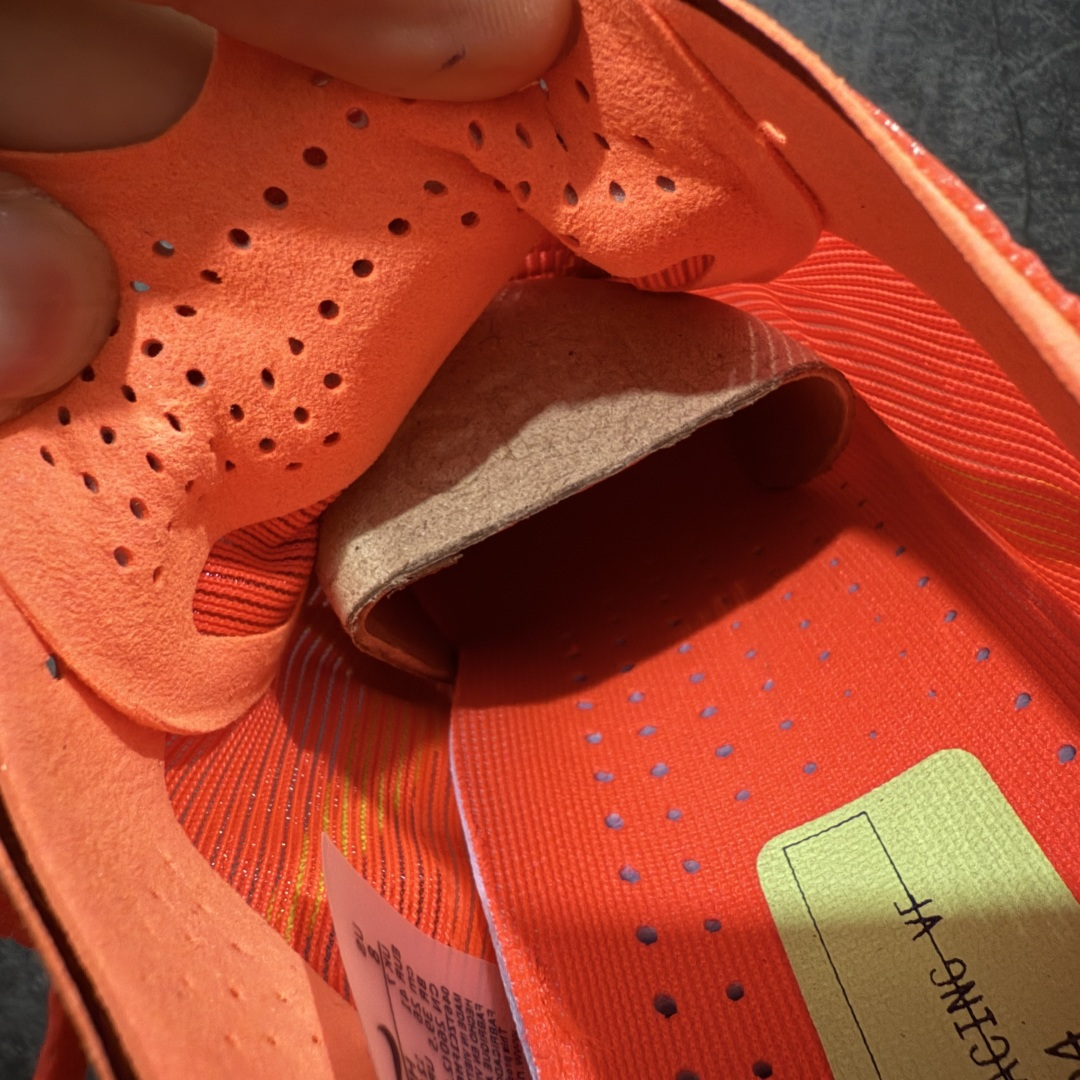 图片[6]-【XE纯原版】Nike ZoomX Vaporfly NEXT%4 减震马拉松跑步鞋 HF6414-600 全掌真碳板 原楦原纸版数据开发  目前市场最强品质 原版购入开发 原版定制网纱鞋面 分体式组合大底 中间层夹心全掌抗扭碳板 下层一次ReactX泡棉 区别市场一体底 超高质检清洁度 一切材质配件均与原版一致 原楦原纸板开发 匹配原版98%以上 完美弧度版型 原厂鞋标 立体反光鞋盒标 高端玩家必推版本 高价零售必推版本 欢迎对比市面任意版本‼️ 这双鞋简直是时尚与科技的完美融合，质感爆棚，搭配超亮眼的银色大勾子，瞬间成为街头焦点。不仅颜值在线，缓震性能更是一绝 不管是日常出街还是慢跑锻炼，都能给双脚极致舒适体验。  码数超全，36- 46 码任你选！别犹豫啦，穿上它，轻松走出潮流范，开启你的时尚运动新旅程 码段：36-46-选品中心