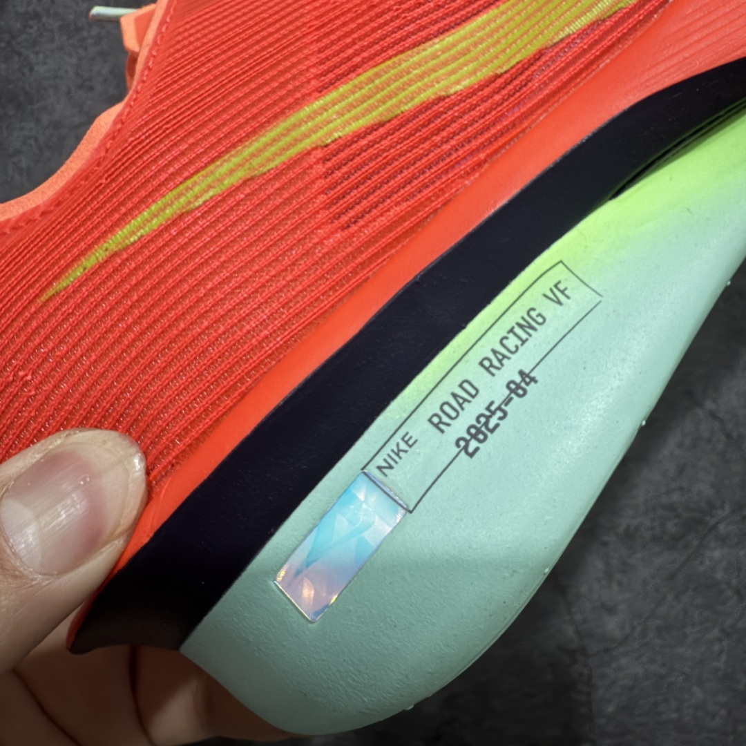 图片[3]-【XE纯原版】Nike ZoomX Vaporfly NEXT%4 减震马拉松跑步鞋 HF6414-600 全掌真碳板 原楦原纸版数据开发  目前市场最强品质 原版购入开发 原版定制网纱鞋面 分体式组合大底 中间层夹心全掌抗扭碳板 下层一次ReactX泡棉 区别市场一体底 超高质检清洁度 一切材质配件均与原版一致 原楦原纸板开发 匹配原版98%以上 完美弧度版型 原厂鞋标 立体反光鞋盒标 高端玩家必推版本 高价零售必推版本 欢迎对比市面任意版本‼️ 这双鞋简直是时尚与科技的完美融合，质感爆棚，搭配超亮眼的银色大勾子，瞬间成为街头焦点。不仅颜值在线，缓震性能更是一绝 不管是日常出街还是慢跑锻炼，都能给双脚极致舒适体验。  码数超全，36- 46 码任你选！别犹豫啦，穿上它，轻松走出潮流范，开启你的时尚运动新旅程 码段：36-46-选品中心
