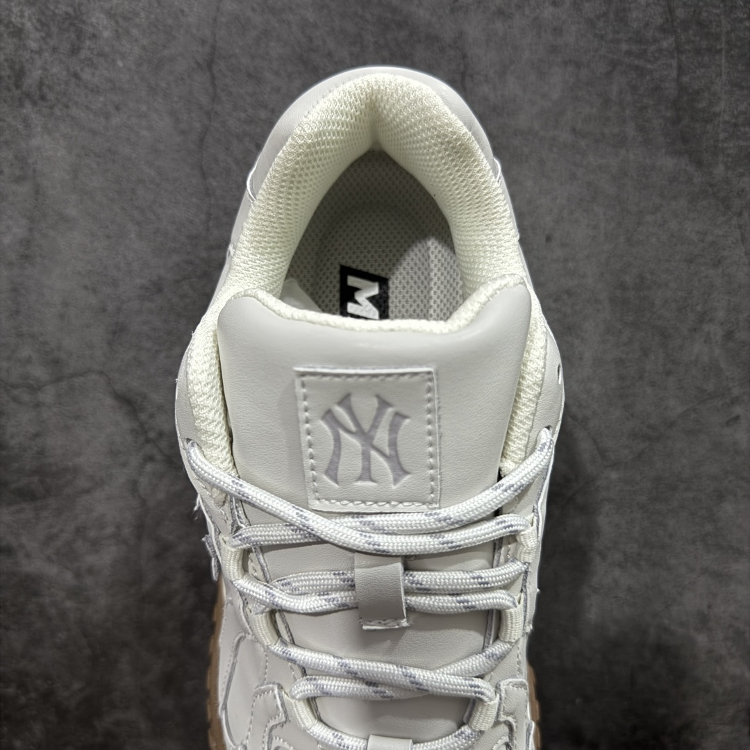 图片[8]-【纯原版】MLB 纽约洋基队 双色鞋带 轻量运动百搭 豆豆薄底鞋 防滑轻便 低帮 板鞋 男女同款 象牙白色 MLB官方同步出货 虞书欣等众多潮流明星同款 高弹双层MD大底 原楦原档案数据开发版型（完美鞋头弧度/后套收口效果🆚市面文案版本‼️） 原厂立体填充鞋舌海绵 中底注胶孔原数据开发模具大底原厂转印标市面上唯一纯原版本 原材料打造 内增高6cm 原厂1：1模具开发 原厂进口纳米材质 原厂 全套原盒雷射防伪标包装 天猫订单品质 官网尺码：35 36 36.5 37.5 38 38.5 39 40 40.5 41 42 42.5 43 44 45-选品中心
