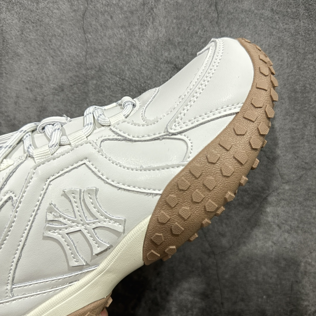 图片[6]-【纯原版】MLB 纽约洋基队 双色鞋带 轻量运动百搭 豆豆薄底鞋 防滑轻便 低帮 板鞋 男女同款 象牙白色 MLB官方同步出货 虞书欣等众多潮流明星同款 高弹双层MD大底 原楦原档案数据开发版型（完美鞋头弧度/后套收口效果🆚市面文案版本‼️） 原厂立体填充鞋舌海绵 中底注胶孔原数据开发模具大底原厂转印标市面上唯一纯原版本 原材料打造 内增高6cm 原厂1：1模具开发 原厂进口纳米材质 原厂 全套原盒雷射防伪标包装 天猫订单品质 官网尺码：35 36 36.5 37.5 38 38.5 39 40 40.5 41 42 42.5 43 44 45-选品中心