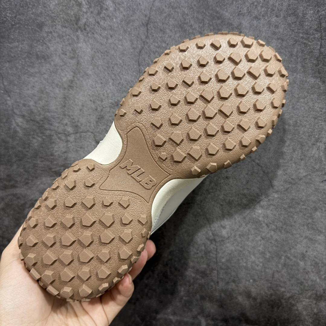 图片[9]-【纯原版】MLB 纽约洋基队 双色鞋带 轻量运动百搭 豆豆薄底鞋 防滑轻便 低帮 板鞋 男女同款 象牙白色 MLB官方同步出货 虞书欣等众多潮流明星同款 高弹双层MD大底 原楦原档案数据开发版型（完美鞋头弧度/后套收口效果🆚市面文案版本‼️） 原厂立体填充鞋舌海绵 中底注胶孔原数据开发模具大底原厂转印标市面上唯一纯原版本 原材料打造 内增高6cm 原厂1：1模具开发 原厂进口纳米材质 原厂 全套原盒雷射防伪标包装 天猫订单品质 官网尺码：35 36 36.5 37.5 38 38.5 39 40 40.5 41 42 42.5 43 44 45-选品中心