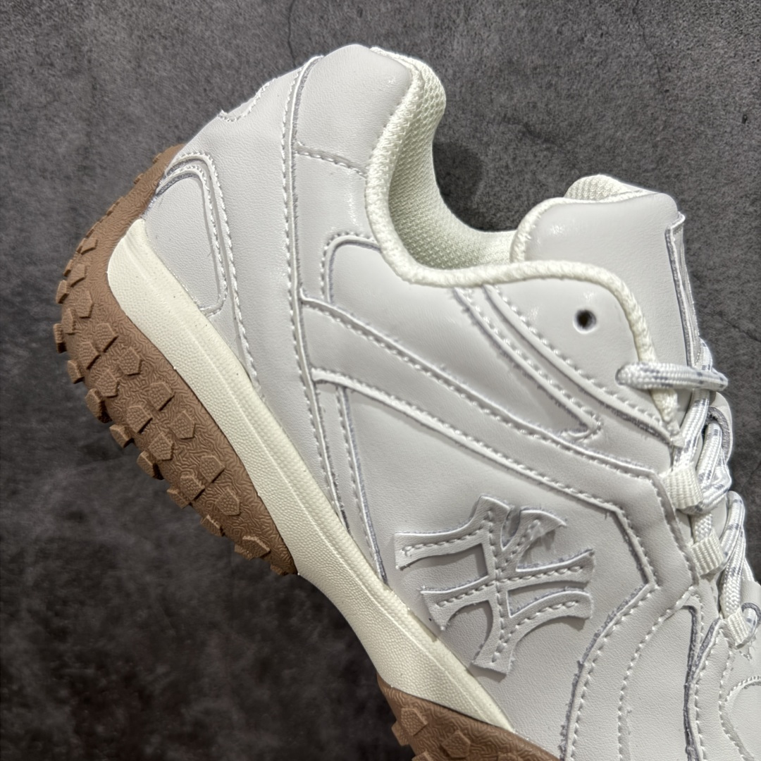 图片[7]-【纯原版】MLB 纽约洋基队 双色鞋带 轻量运动百搭 豆豆薄底鞋 防滑轻便 低帮 板鞋 男女同款 象牙白色 MLB官方同步出货 虞书欣等众多潮流明星同款 高弹双层MD大底 原楦原档案数据开发版型（完美鞋头弧度/后套收口效果🆚市面文案版本‼️） 原厂立体填充鞋舌海绵 中底注胶孔原数据开发模具大底原厂转印标市面上唯一纯原版本 原材料打造 内增高6cm 原厂1：1模具开发 原厂进口纳米材质 原厂 全套原盒雷射防伪标包装 天猫订单品质 官网尺码：35 36 36.5 37.5 38 38.5 39 40 40.5 41 42 42.5 43 44 45-选品中心