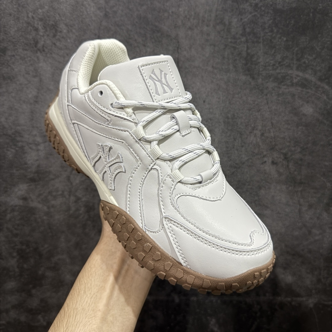 图片[3]-【纯原版】MLB 纽约洋基队 双色鞋带 轻量运动百搭 豆豆薄底鞋 防滑轻便 低帮 板鞋 男女同款 象牙白色 MLB官方同步出货 虞书欣等众多潮流明星同款 高弹双层MD大底 原楦原档案数据开发版型（完美鞋头弧度/后套收口效果🆚市面文案版本‼️） 原厂立体填充鞋舌海绵 中底注胶孔原数据开发模具大底原厂转印标市面上唯一纯原版本 原材料打造 内增高6cm 原厂1：1模具开发 原厂进口纳米材质 原厂 全套原盒雷射防伪标包装 天猫订单品质 官网尺码：35 36 36.5 37.5 38 38.5 39 40 40.5 41 42 42.5 43 44 45-选品中心