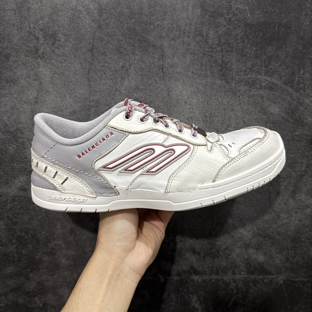 【XA纯原版】Balenciaga Hamptons Worn-Out 巴黎世家十八18代 涤纶（聚酯纤维）牛皮革 圆头系带 低帮 生活休闲鞋板鞋 全套原纸板楦头开发 最原汁原味的灵魂版型 全鞋荧光划线卡点 胶水把控整洁度追求极致完美 每一双都是工艺品 多重QC质检 超越公司货的品控标准 实实在在的免检产品 原盒原配 正确字体电绣 粗细、位置、大小正确 侧边TPU 透气孔匹配意产原版 正确分离大底 TPU软底 原版一致大底LOGO 立体感十足 原厂皮料水洗做旧 采购原厂网纱 偏大一码 尺码：35 36 37 38 39 40 41 42 43 44 45 46-选品中心