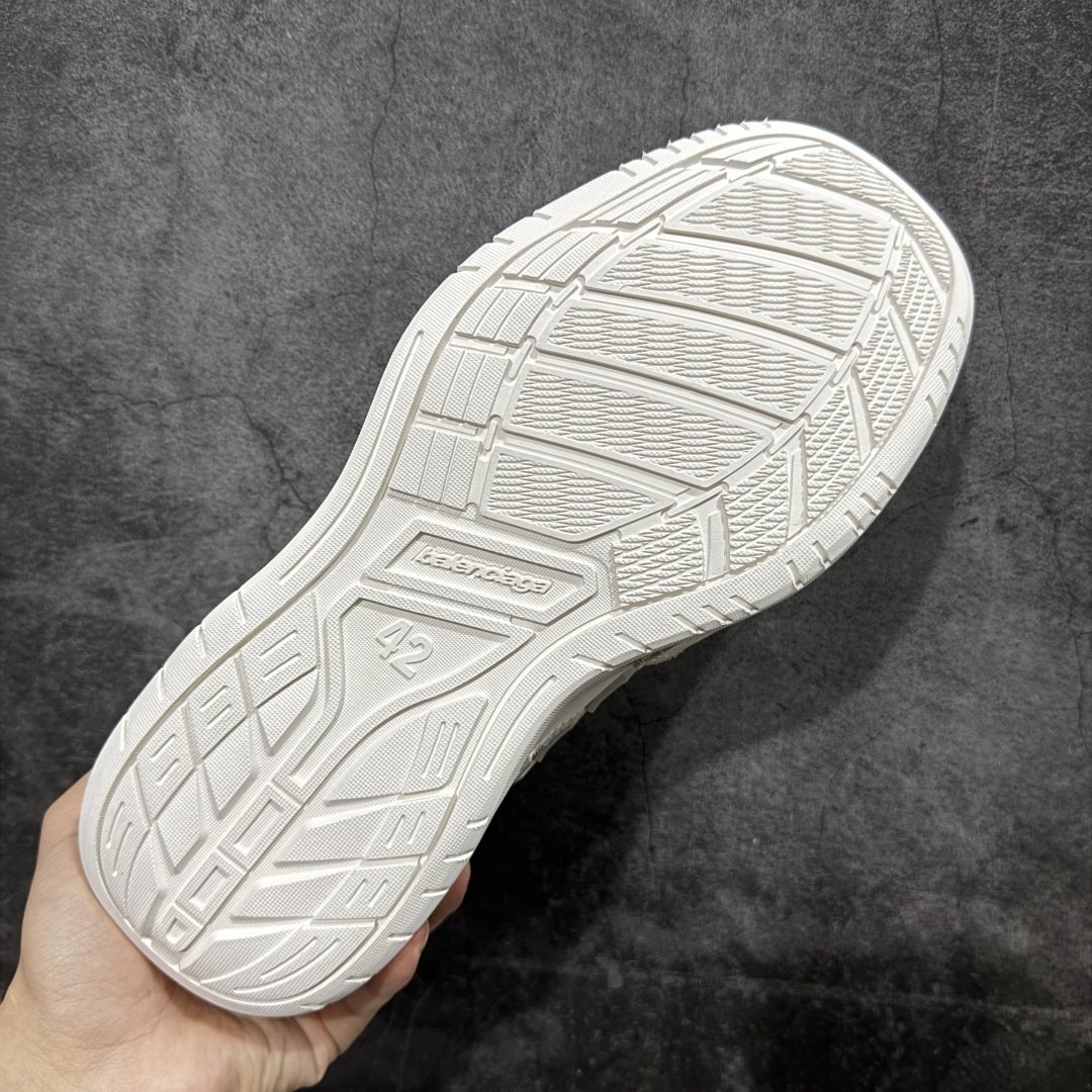 图片[9]-【XA纯原版】Balenciaga Hamptons Worn-Out 巴黎世家十八18代 涤纶（聚酯纤维）牛皮革 圆头系带 低帮 生活休闲鞋板鞋 全套原纸板楦头开发 最原汁原味的灵魂版型 全鞋荧光划线卡点 胶水把控整洁度追求极致完美 每一双都是工艺品 多重QC质检 超越公司货的品控标准 实实在在的免检产品 原盒原配 正确字体电绣 粗细、位置、大小正确 侧边TPU 透气孔匹配意产原版 正确分离大底 TPU软底 原版一致大底LOGO 立体感十足 原厂皮料水洗做旧 采购原厂网纱 偏大一码 尺码：35 36 37 38 39 40 41 42 43 44 45 46-选品中心