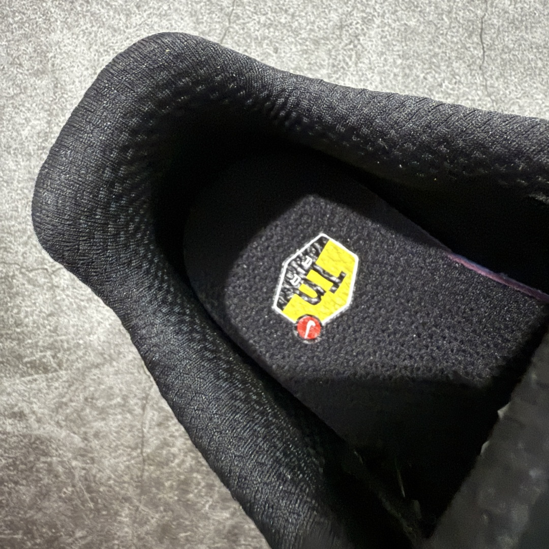 图片[9]-【Max纯原版】Swarovski/施华洛世奇 x Nike Air Max Plus 黑色 TN气垫系列跑鞋 Swarovski x Air Max Plus施华洛世奇与Nike携手推出2款Air Max Plus联名配色，以黑色皮革打造\’Moonlight\’配色，标志性波浪叠层采用施华洛世奇水晶。鞋侧饰有一枚镶嵌水晶的大面积迷你 Swoosh，后跟配有 Tn Air 徽章 全新一比一高端版本 真正的市场T1品质 更多配色陆续出货 真正的用心研发 一点一点抠出来的 品质 品控细节 随便闭眼对比市场任何版本 全套原纸板楦头开发 完美呈现版型 工艺流程均与原鞋保持一致 Turned Air 中底缓震技术 鞋面弧度与大底弧度一致 鞋头正确TPU材质 鞋面高频TPU材质1.0厚度 原鞋一致层次感 超越公司货的品控标准 多道QC质检 货号：FZ4237-001 尺码：36 36.5 37.5 38 38.5 39 40 40.5 41 42 42.5 43 44 44.5 45 46-选品中心