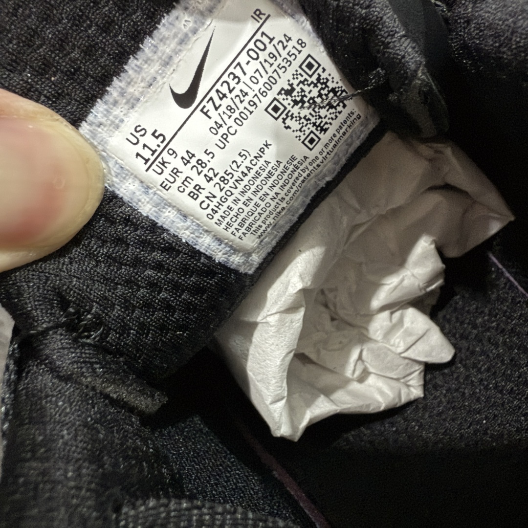 图片[8]-【Max纯原版】Swarovski/施华洛世奇 x Nike Air Max Plus 黑色 TN气垫系列跑鞋 Swarovski x Air Max Plus施华洛世奇与Nike携手推出2款Air Max Plus联名配色，以黑色皮革打造\’Moonlight\’配色，标志性波浪叠层采用施华洛世奇水晶。鞋侧饰有一枚镶嵌水晶的大面积迷你 Swoosh，后跟配有 Tn Air 徽章 全新一比一高端版本 真正的市场T1品质 更多配色陆续出货 真正的用心研发 一点一点抠出来的 品质 品控细节 随便闭眼对比市场任何版本 全套原纸板楦头开发 完美呈现版型 工艺流程均与原鞋保持一致 Turned Air 中底缓震技术 鞋面弧度与大底弧度一致 鞋头正确TPU材质 鞋面高频TPU材质1.0厚度 原鞋一致层次感 超越公司货的品控标准 多道QC质检 货号：FZ4237-001 尺码：36 36.5 37.5 38 38.5 39 40 40.5 41 42 42.5 43 44 44.5 45 46-选品中心