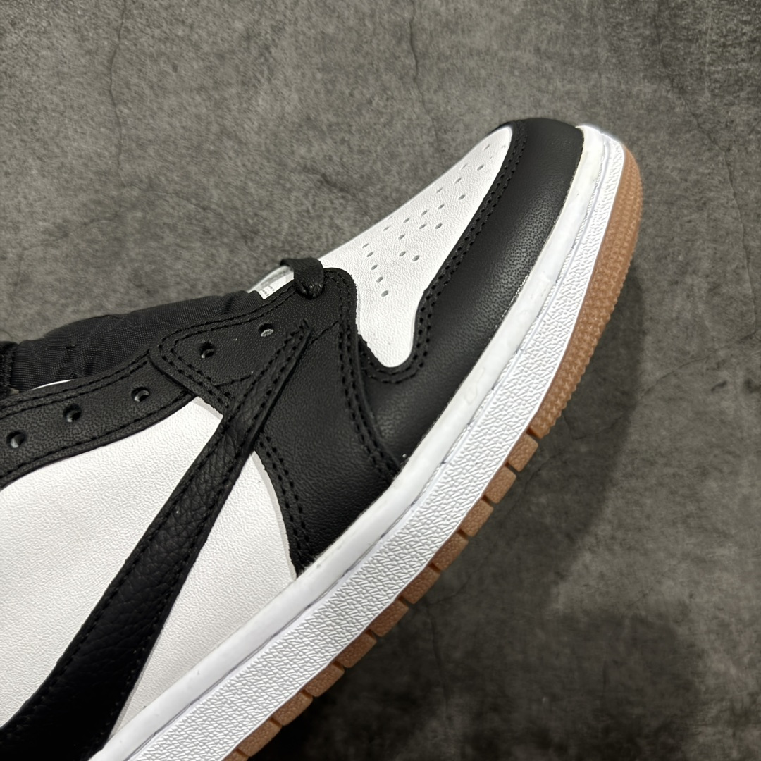 图片[6]-【原厂版】Air Jordan 1 x Travis Scott AJ1 x TS联名黑白倒钩低帮 DZ4137-700 超级强悍品质 可对比市场各大纯原版本 专业aj大厂出品 对细节的把控毋庸置疑 材料也是用最接近原鞋的头层皮料 所有地方都没有做到减配 原厂鞋楦打造完美鞋型 整体鞋型以及后跟做的弧度做的非常好 鞋带为原厂打蜡鞋带 粗细程度同步原鞋 裁片清洁度到位 无明显瑕疵毛边 免修产品 正确针车 该重针 该有尖角的地方都有做到 鞋价格非常香 转手可闭眼卖高价 到手各位就知道货有多好 绝对秒杀一切同价格货品 尺码：36-47.5-选品中心