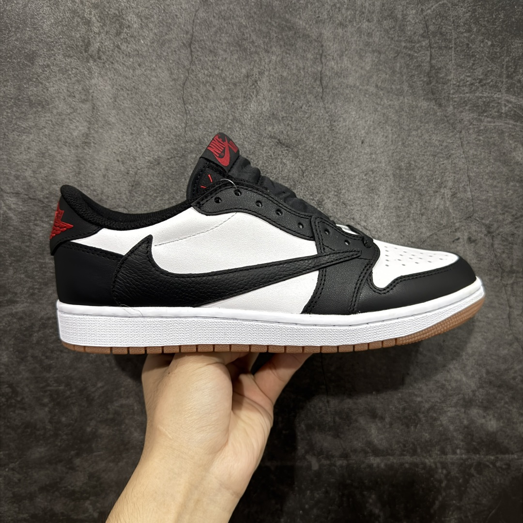 【原厂版】Air Jordan 1 x Travis Scott AJ1 x TS联名黑白倒钩低帮 DZ4137-700 超级强悍品质 可对比市场各大纯原版本 专业aj大厂出品 对细节的把控毋庸置疑 材料也是用最接近原鞋的头层皮料 所有地方都没有做到减配 原厂鞋楦打造完美鞋型 整体鞋型以及后跟做的弧度做的非常好 鞋带为原厂打蜡鞋带 粗细程度同步原鞋 裁片清洁度到位 无明显瑕疵毛边 免修产品 正确针车 该重针 该有尖角的地方都有做到 鞋价格非常香 转手可闭眼卖高价 到手各位就知道货有多好 绝对秒杀一切同价格货品 尺码：36-47.5-选品中心