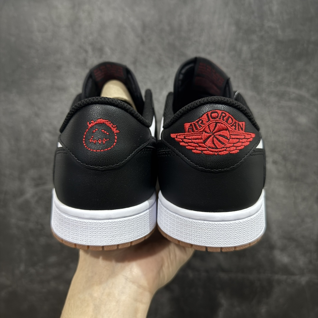 图片[4]-【原厂版】Air Jordan 1 x Travis Scott AJ1 x TS联名黑白倒钩低帮 DZ4137-700 超级强悍品质 可对比市场各大纯原版本 专业aj大厂出品 对细节的把控毋庸置疑 材料也是用最接近原鞋的头层皮料 所有地方都没有做到减配 原厂鞋楦打造完美鞋型 整体鞋型以及后跟做的弧度做的非常好 鞋带为原厂打蜡鞋带 粗细程度同步原鞋 裁片清洁度到位 无明显瑕疵毛边 免修产品 正确针车 该重针 该有尖角的地方都有做到 鞋价格非常香 转手可闭眼卖高价 到手各位就知道货有多好 绝对秒杀一切同价格货品 尺码：36-47.5-选品中心