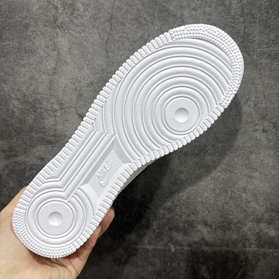 图片[9]-【GX2.0纯原】Supreme x NK Air Force 1 Low \’07 空军一号低帮经典板鞋联名 白黑 CU9225-102 顶级空军 皮料质感可媲美原版 细节吊打市场其他代号版本 全鞋电脑针车 工整有序 原厂港宝加持完美还原灵魂版型 原盒原配从里到外百分百还原 原厂全头层原厂皮料 原标原盒 内置Sole气垫 中底白色背胶 中底划线 已经无限的接近公司 原厂楦头 原厂刺绣 后跟弧度修正 正确中底四线防伪 尺码：36 36.5 37.5 38 38.5 39 40 40.5 41 42 42.5 43 44 44.5 45 46-选品中心