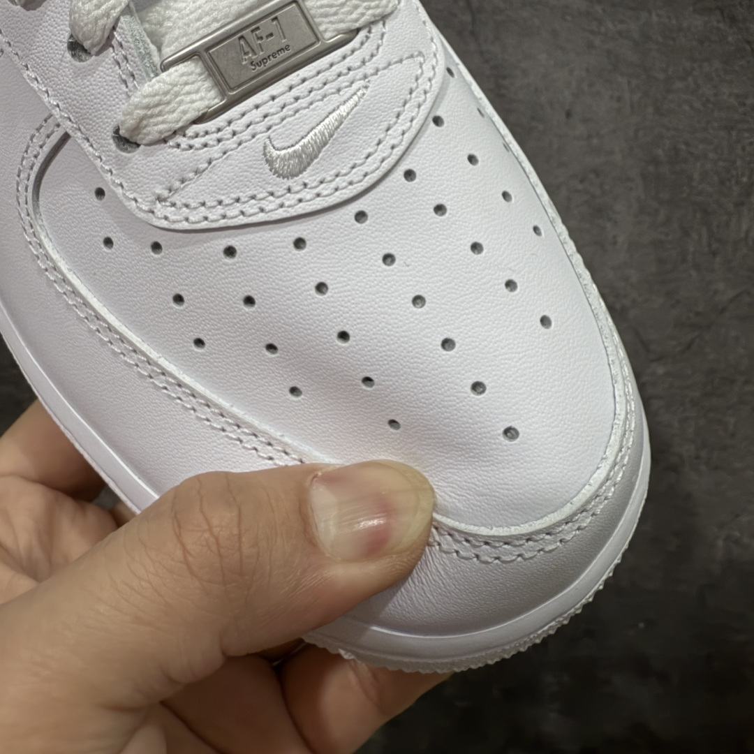 图片[5]-【GX2.0纯原】Supreme x NK Air Force 1 Low \’07 空军一号低帮经典板鞋联名 白黑 CU9225-102 顶级空军 皮料质感可媲美原版 细节吊打市场其他代号版本 全鞋电脑针车 工整有序 原厂港宝加持完美还原灵魂版型 原盒原配从里到外百分百还原 原厂全头层原厂皮料 原标原盒 内置Sole气垫 中底白色背胶 中底划线 已经无限的接近公司 原厂楦头 原厂刺绣 后跟弧度修正 正确中底四线防伪 尺码：36 36.5 37.5 38 38.5 39 40 40.5 41 42 42.5 43 44 44.5 45 46-选品中心