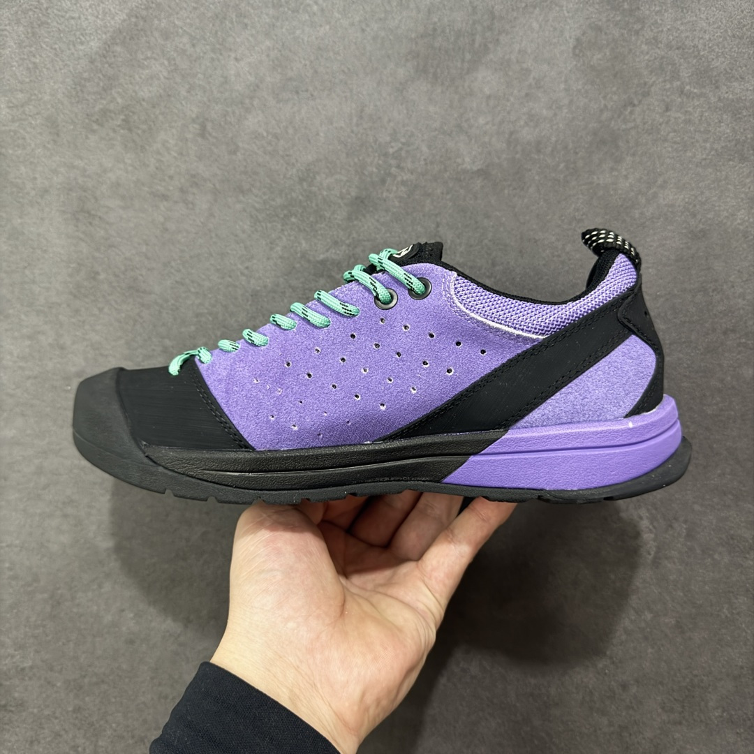 图片[2]-【公司级】科恩Keen Jasper Suede Sneakers 贾斯珀系列复古低帮户外风露营徒步登山运动训练鞋“绒面芥末黄黑”1022268 男女鞋采用环保绒面革鞋面材质#内嵌高密度EVA发泡缓震脚垫#外置一体式包裹防滑防剐蹭耐磨橡胶大底 向经典的90年代致敬！山系神级鞋履,美国人气户外品牌 说到 KEEN 这个户外品牌，除了之前介绍过的经典凉鞋 KEEN NEWPORT 之外，另一双具有10年历史的 JASPER 也是非常值得大家关注的经典户外鞋 ，号称山系神级鞋履的JASPER，一直都是热门的长青款户外鞋，不管是登山还是日常穿搭都非常适合，街头也早已穿搭到爆了，可以说是每位户外人必备一双的户外鞋！ 适逢 JASPER 10周年，KEEN 也推出6款新色，不对称双色设计，加上经典的90年代户外流行色系，这样的配置复古但不流俗。 尺码：36-45 编码：JJB260270-选品中心