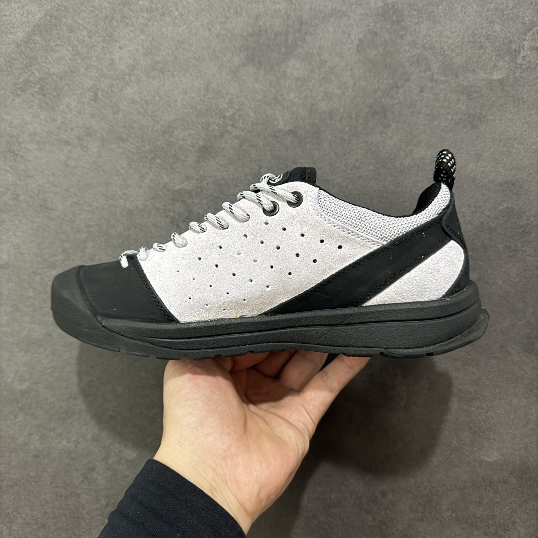 图片[2]-【公司级】科恩Keen Jasper Suede Sneakers 贾斯珀系列复古低帮户外风露营徒步登山运动训练鞋“绒面芥末黄黑”1022268 男女鞋采用环保绒面革鞋面材质#内嵌高密度EVA发泡缓震脚垫#外置一体式包裹防滑防剐蹭耐磨橡胶大底 向经典的90年代致敬！山系神级鞋履,美国人气户外品牌 说到 KEEN 这个户外品牌，除了之前介绍过的经典凉鞋 KEEN NEWPORT 之外，另一双具有10年历史的 JASPER 也是非常值得大家关注的经典户外鞋 ，号称山系神级鞋履的JASPER，一直都是热门的长青款户外鞋，不管是登山还是日常穿搭都非常适合，街头也早已穿搭到爆了，可以说是每位户外人必备一双的户外鞋！ 适逢 JASPER 10周年，KEEN 也推出6款新色，不对称双色设计，加上经典的90年代户外流行色系，这样的配置复古但不流俗。 尺码：36-45 编码：JJB260270-选品中心