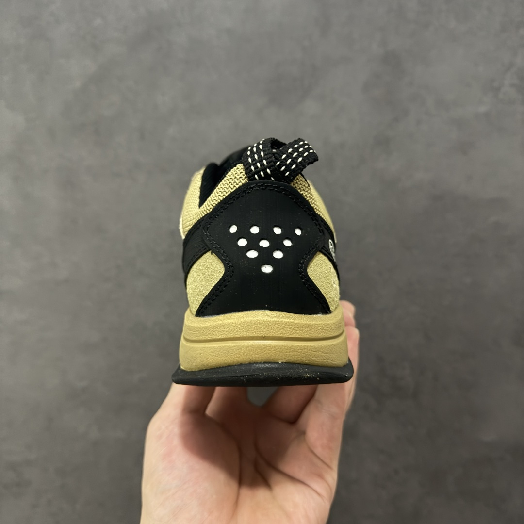 图片[4]-【公司级】科恩Keen Jasper Suede Sneakers 贾斯珀系列复古低帮户外风露营徒步登山运动训练鞋“绒面芥末黄黑”1022268 男女鞋采用环保绒面革鞋面材质#内嵌高密度EVA发泡缓震脚垫#外置一体式包裹防滑防剐蹭耐磨橡胶大底❗向经典的90年代致敬！山系神级鞋履,美国人气户外品牌 说到 KEEN 这个户外品牌，除了之前介绍过的经典凉鞋 KEEN NEWPORT 之外，另一双具有10年历史的 JASPER 也是非常值得大家关注的经典户外鞋 ，号称山系神级鞋履的JASPER，一直都是热门的长青款户外鞋，不管是登山还是日常穿搭都非常适合，街头也早已穿搭到爆了，可以说是每位户外人必备一双的户外鞋！ 适逢 JASPER 10周年，KEEN 也推出6款新色，不对称双色设计，加上经典的90年代户外流行色系，这样的配置复古但不流俗。 尺码：36-45 编码：JJB260270-选品中心
