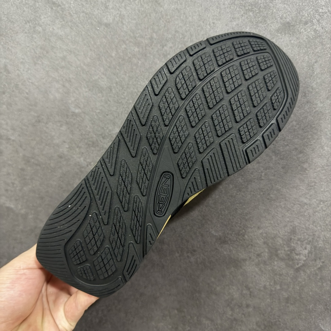 图片[9]-【公司级】科恩Keen Jasper Suede Sneakers 贾斯珀系列复古低帮户外风露营徒步登山运动训练鞋“绒面芥末黄黑”1022268 男女鞋采用环保绒面革鞋面材质#内嵌高密度EVA发泡缓震脚垫#外置一体式包裹防滑防剐蹭耐磨橡胶大底❗向经典的90年代致敬！山系神级鞋履,美国人气户外品牌 说到 KEEN 这个户外品牌，除了之前介绍过的经典凉鞋 KEEN NEWPORT 之外，另一双具有10年历史的 JASPER 也是非常值得大家关注的经典户外鞋 ，号称山系神级鞋履的JASPER，一直都是热门的长青款户外鞋，不管是登山还是日常穿搭都非常适合，街头也早已穿搭到爆了，可以说是每位户外人必备一双的户外鞋！ 适逢 JASPER 10周年，KEEN 也推出6款新色，不对称双色设计，加上经典的90年代户外流行色系，这样的配置复古但不流俗。 尺码：36-45 编码：JJB260270-选品中心