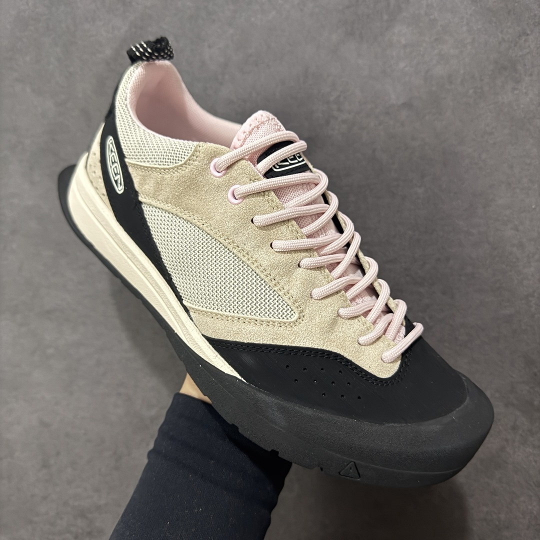 图片[3]-【公司级】科恩Keen Jasper Suede Sneakers 贾斯珀系列复古低帮户外风露营徒步登山运动训练鞋“绒面芥末黄黑”1022268 男女鞋采用环保绒面革鞋面材质#内嵌高密度EVA发泡缓震脚垫#外置一体式包裹防滑防剐蹭耐磨橡胶大底❗ 向经典的90年代致敬！山系神级鞋履,美国人气户外品牌 说到 KEEN 这个户外品牌，除了之前介绍过的经典凉鞋 KEEN NEWPORT 之外，另一双具有10年历史的 JASPER 也是非常值得大家关注的经典户外鞋 ，号称山系神级鞋履的JASPER，一直都是热门的长青款户外鞋，不管是登山还是日常穿搭都非常适合，街头也早已穿搭到爆了，可以说是每位户外人必备一双的户外鞋！ 适逢 JASPER 10周年，KEEN 也推出6款新色，不对称双色设计，加上经典的90年代户外流行色系，这样的配置复古但不流俗。 尺码：36-45 编码：JJB260270-选品中心