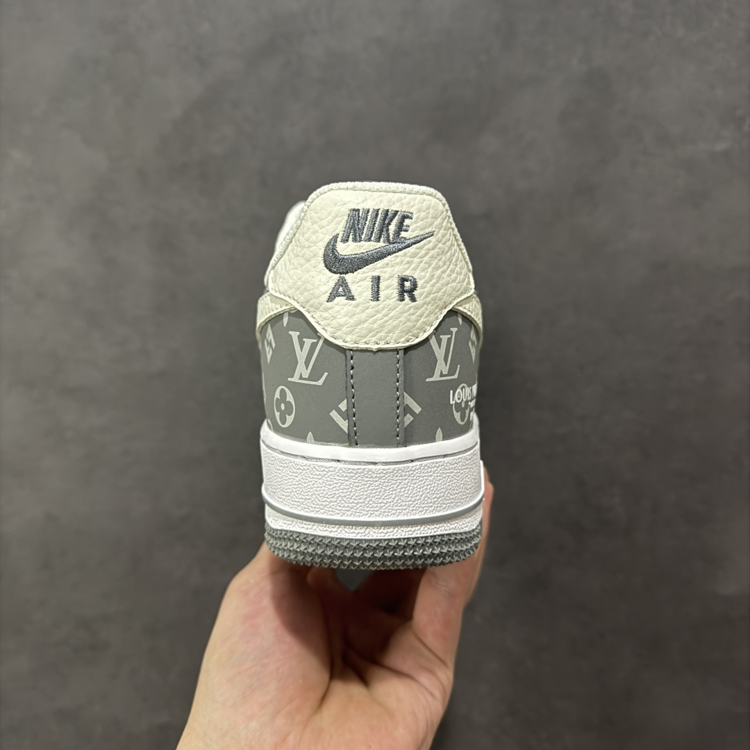 图片[4]-【定制版】NIke Air Force 1 \’07 Low LV联名–灰白印花 空军一号低帮 运动鞋 休闲鞋 高级夜光效果 折边针车 工艺难度大 原楦头原纸板 高端定制鞋盒 原厂鞋底 超高清洁度 细节完美 货号：NH0601-575 尺码：36 36.5 37.5 38 38.5 39 40 40.5 41 42 42.5 43 44 44.5 45 编码：HXSB310320-选品中心