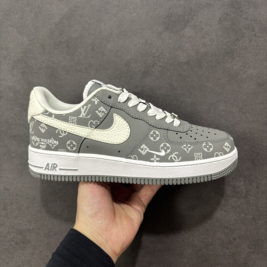 【定制版】NIke Air Force 1 \'07 Low LV联名--灰白印花 空军一号低帮 运动鞋 休闲鞋 高级夜光效果 折边针车 工艺难度大 原楦头原纸板 高端定制鞋盒 原厂鞋底 超高清洁度 细节完美 货号：NH0601-575 尺码：36 36.5 37.5 38 38.5 39 40 40.5 41 42 42.5 43 44 44.5 45 编码：HXSB310320-选品中心